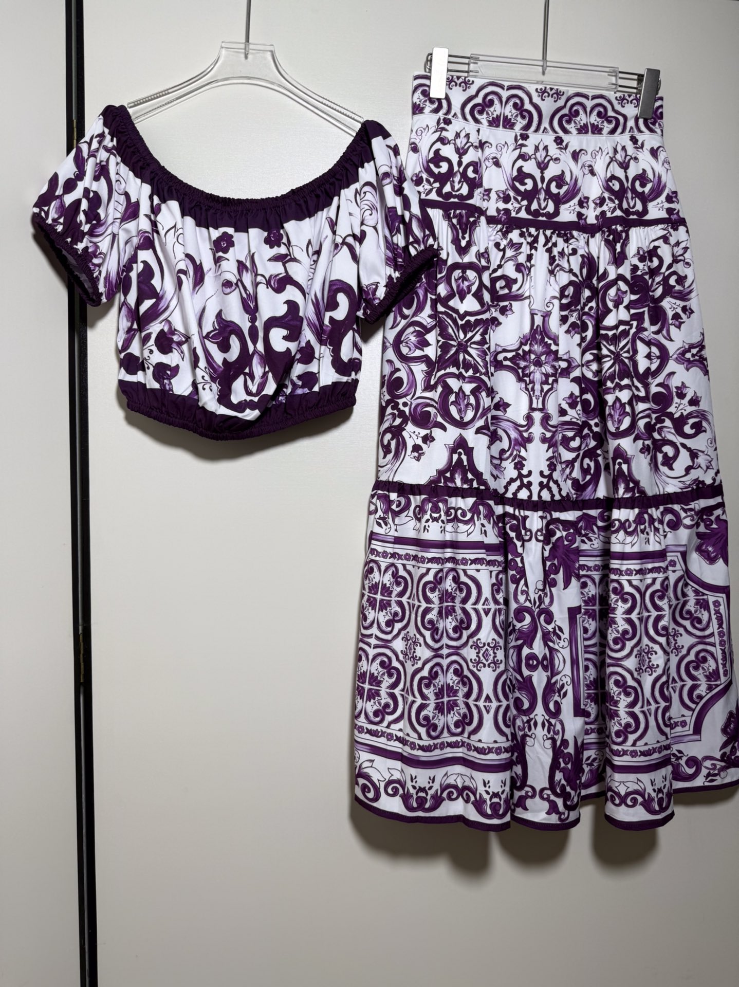 High-End Quality Women’s Clothing Sets with D&G/Dolce & Gabbana Packaging in Various Sizes - 图片 1