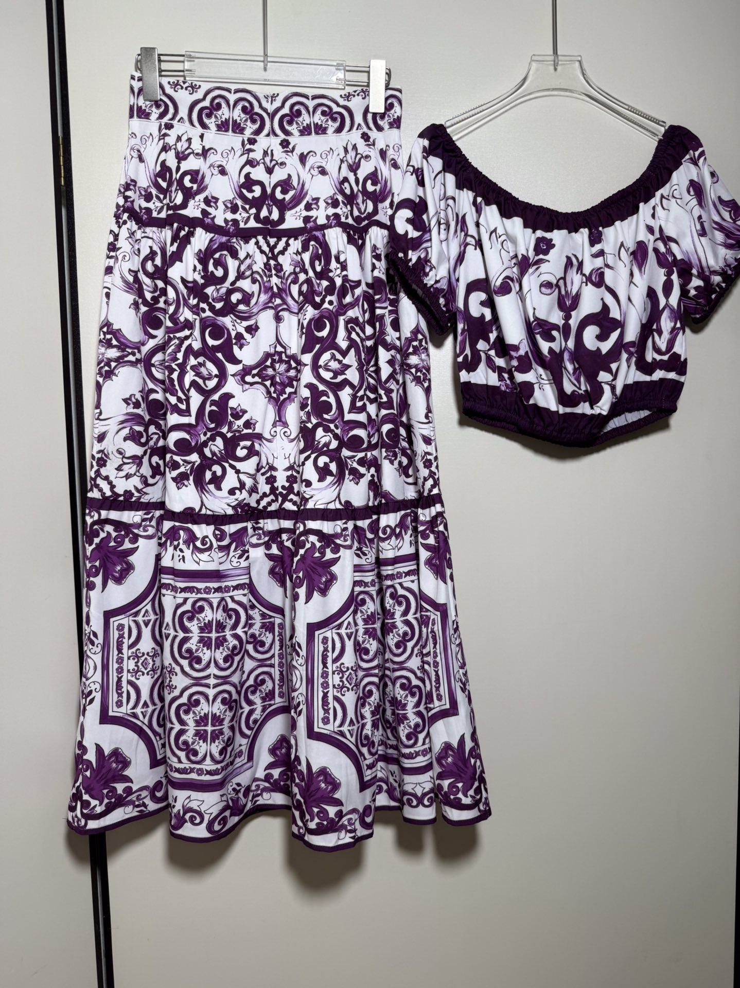 High-End Quality Women’s Clothing Sets with D&G/Dolce & Gabbana Packaging in Various Sizes - 图片 4