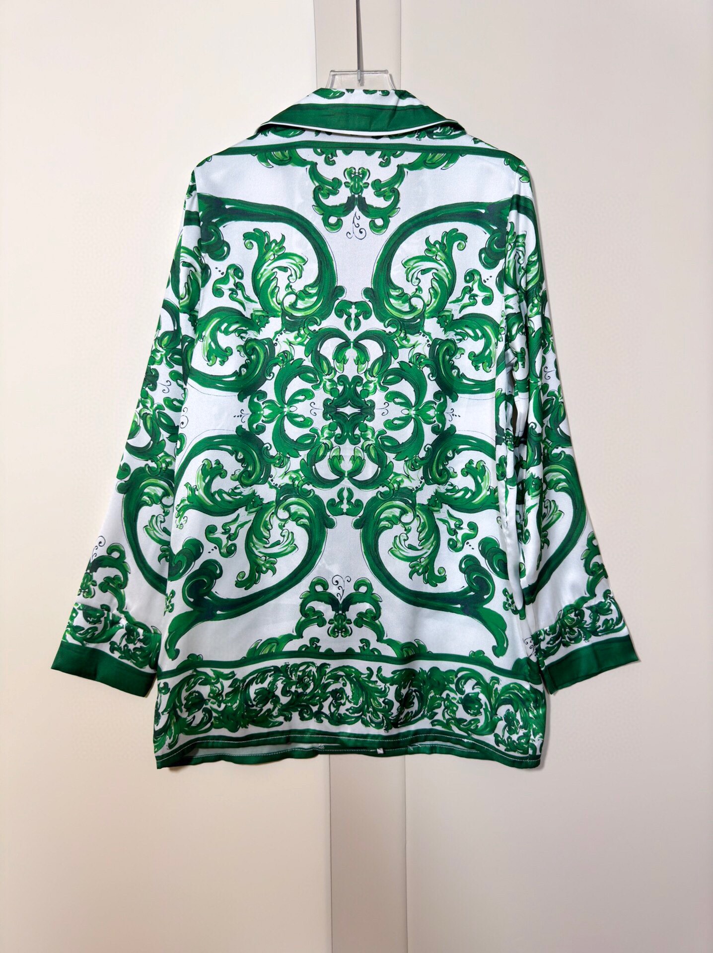 “High-Quality Women’s Outfits: Dolce & Gabbana Dugarbana Collection with Mediterranean Style” - 图片 6