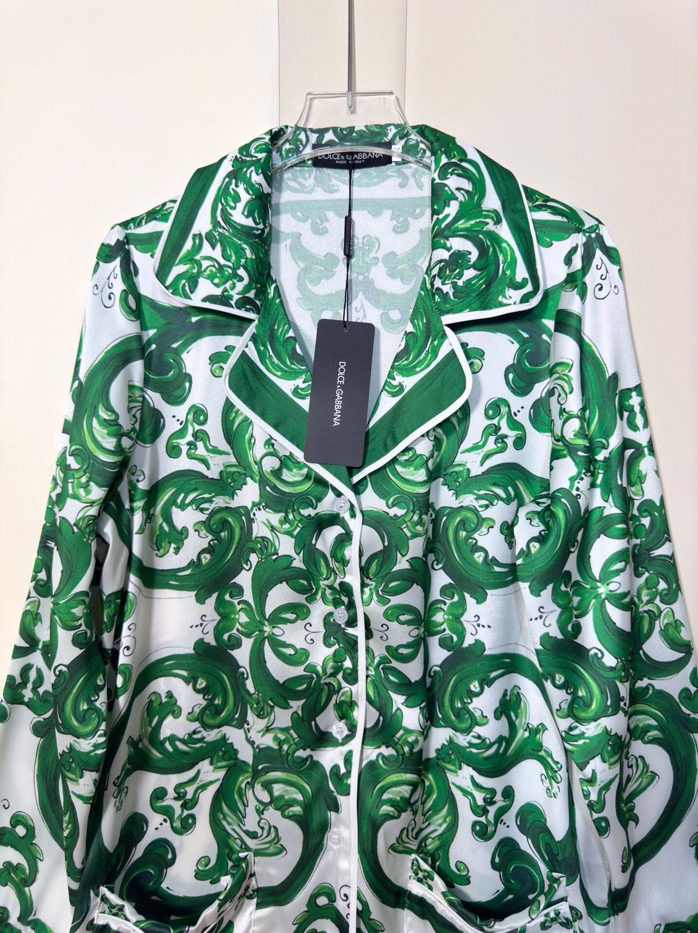 “High-Quality Women’s Outfits: Dolce & Gabbana Dugarbana Collection with Mediterranean Style” - 图片 9