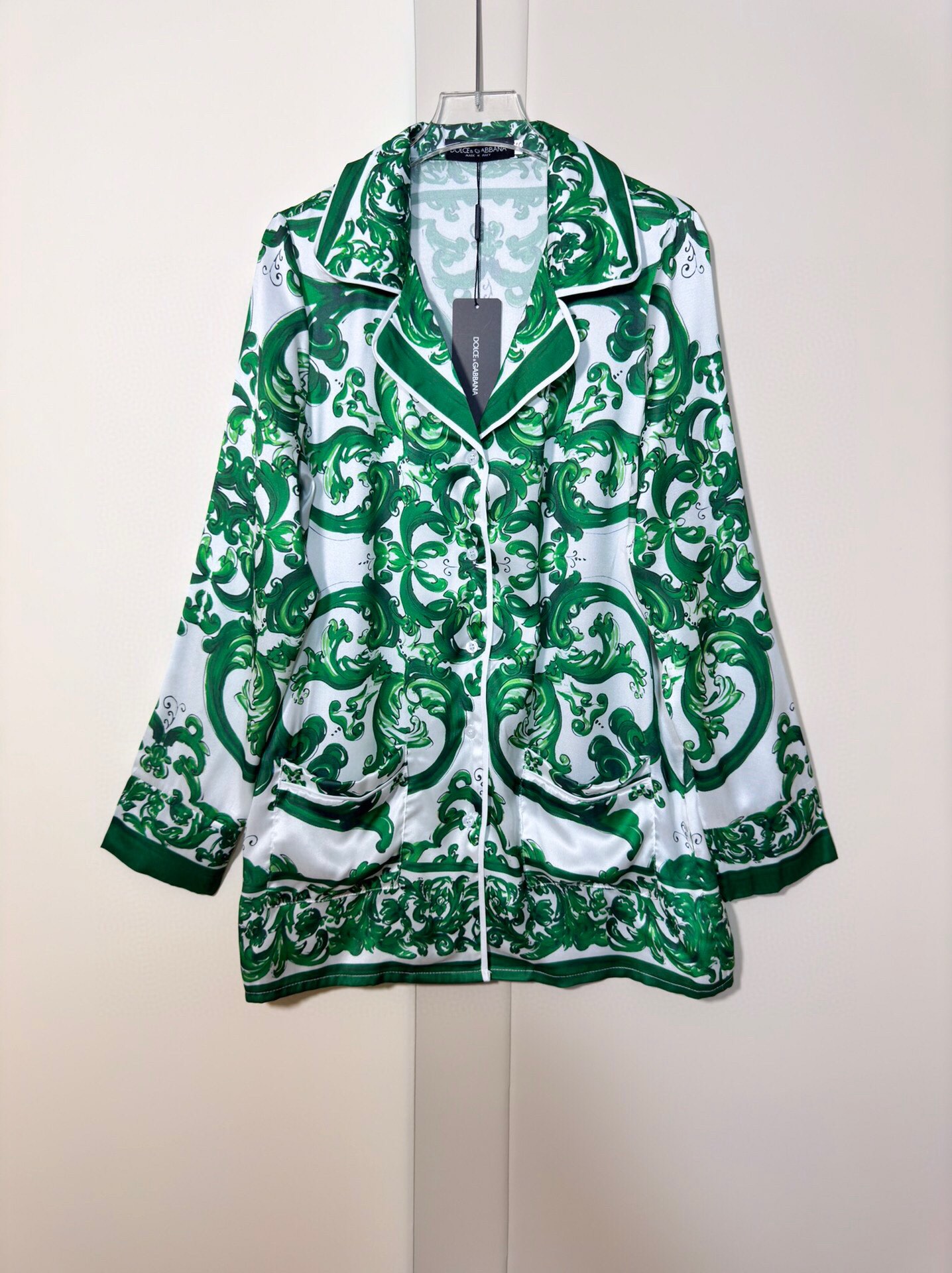 “High-Quality Women’s Outfits: Dolce & Gabbana Dugarbana Collection with Mediterranean Style” - 图片 5