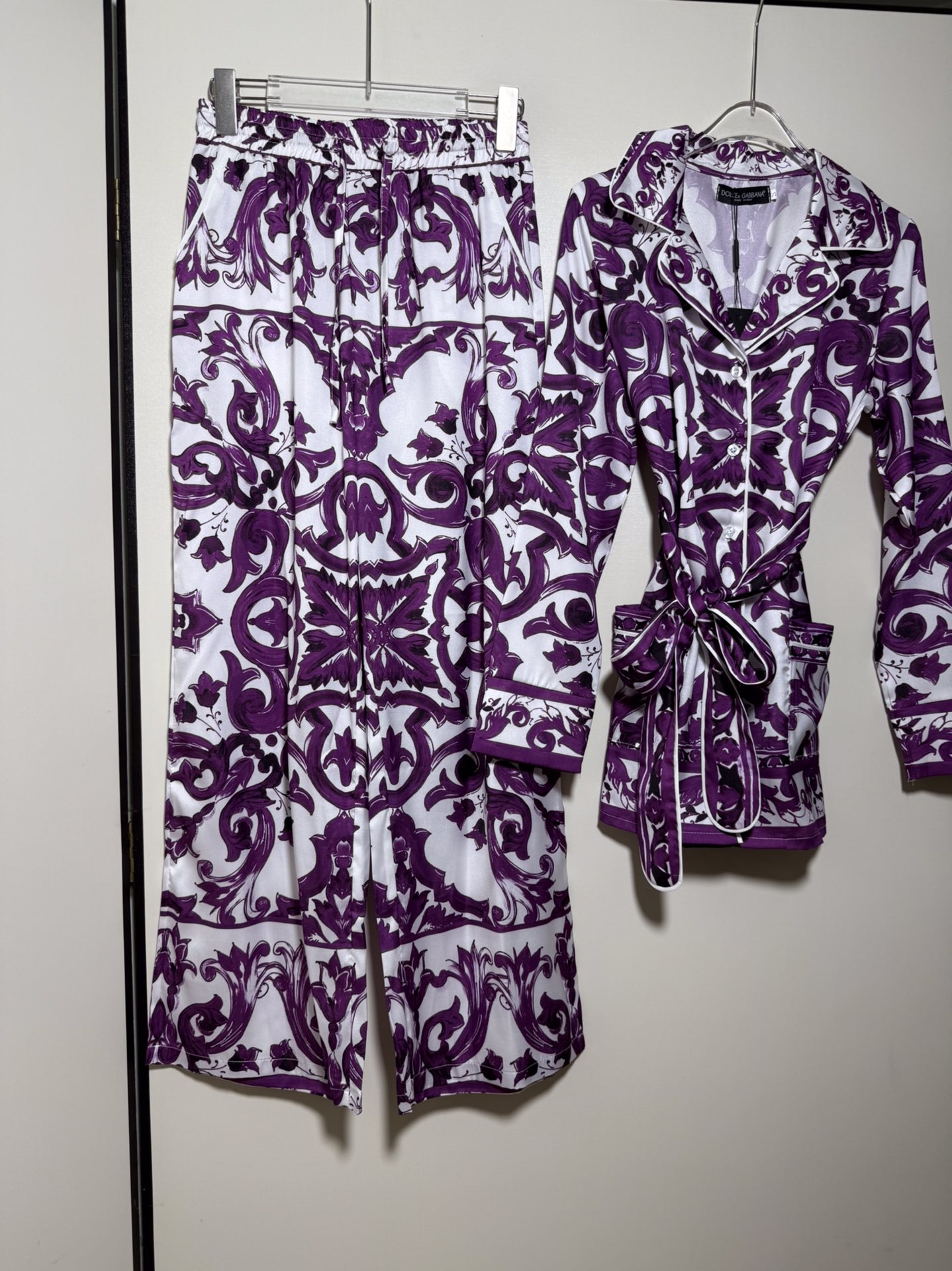 High-End Women’s Clothes Set with New Purple Pyjamas Suit for Ms. DG Dugarbana - 图片 2