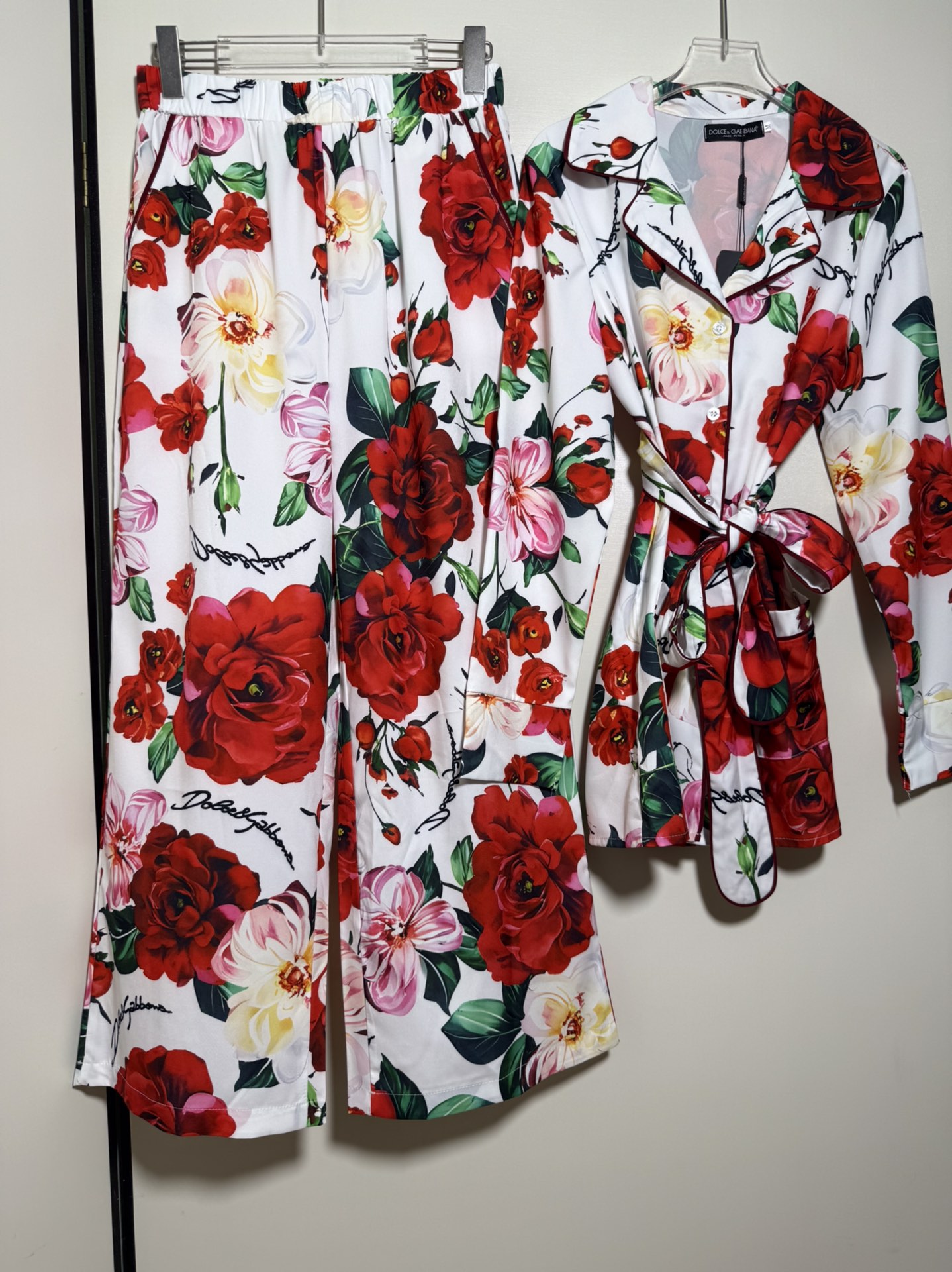 High-End Women’s Clothes Sets: Dolce & Gabbana Dugarbana Pyjamas with Rose Print - 图片 2