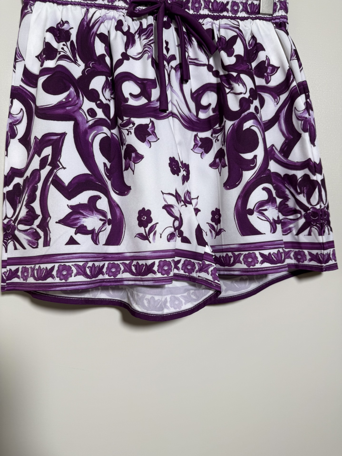 “High-end Women’s Clothes: D&G/Dolce & Gabbana Quality in Various Sizes” - 图片 4