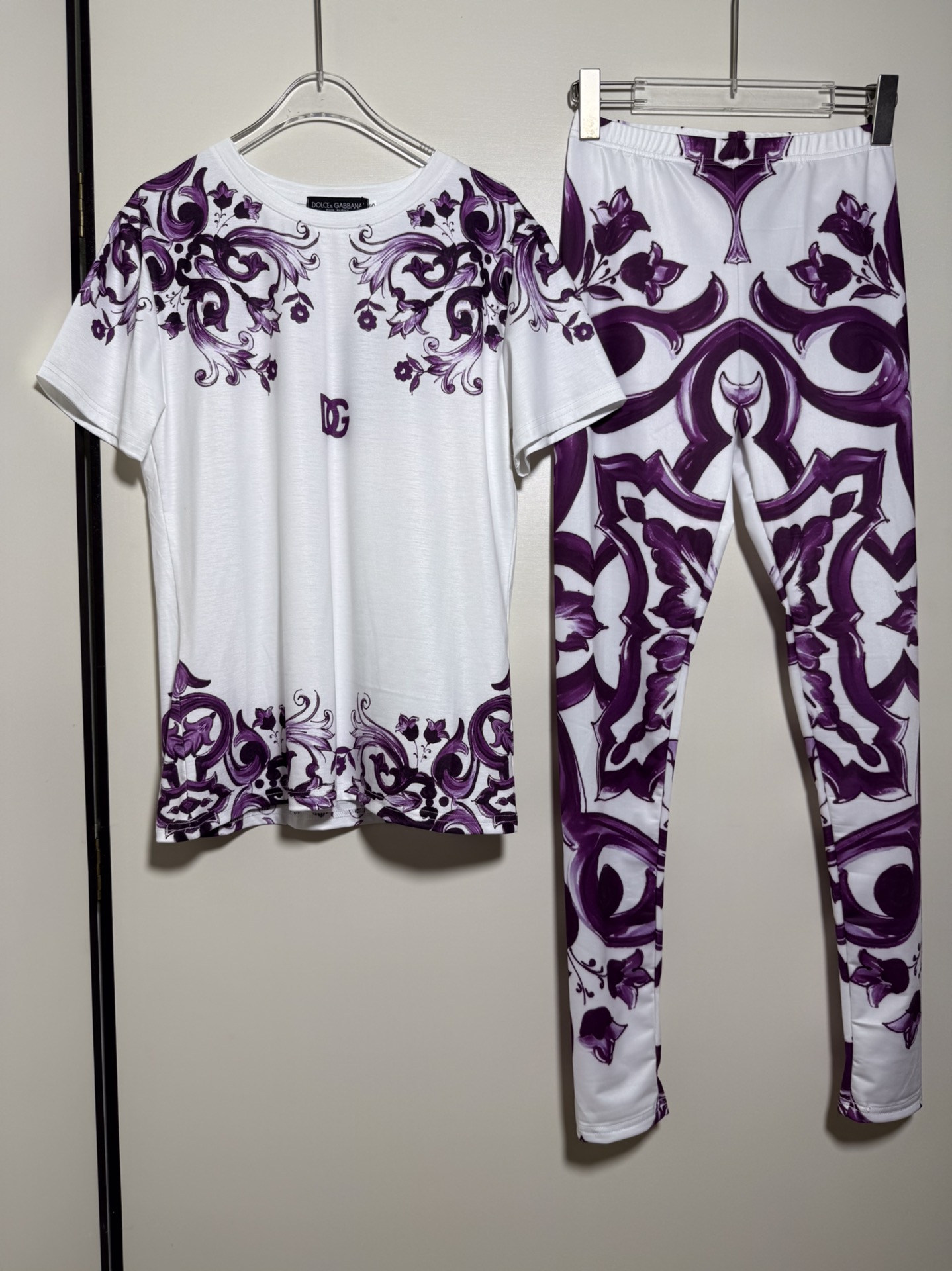 “High-End Quality Women’s Clothing Set with D&G/DUKABANA Package in Purple SMLXL” - 图片 1