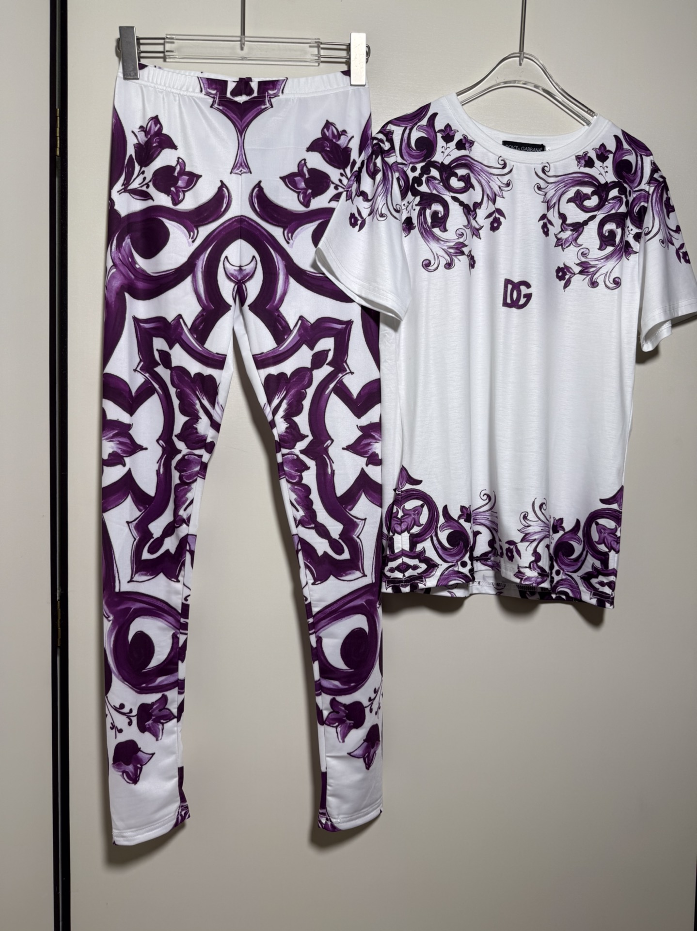 “High-End Quality Women’s Clothing Set with D&G/DUKABANA Package in Purple SMLXL” - 图片 2