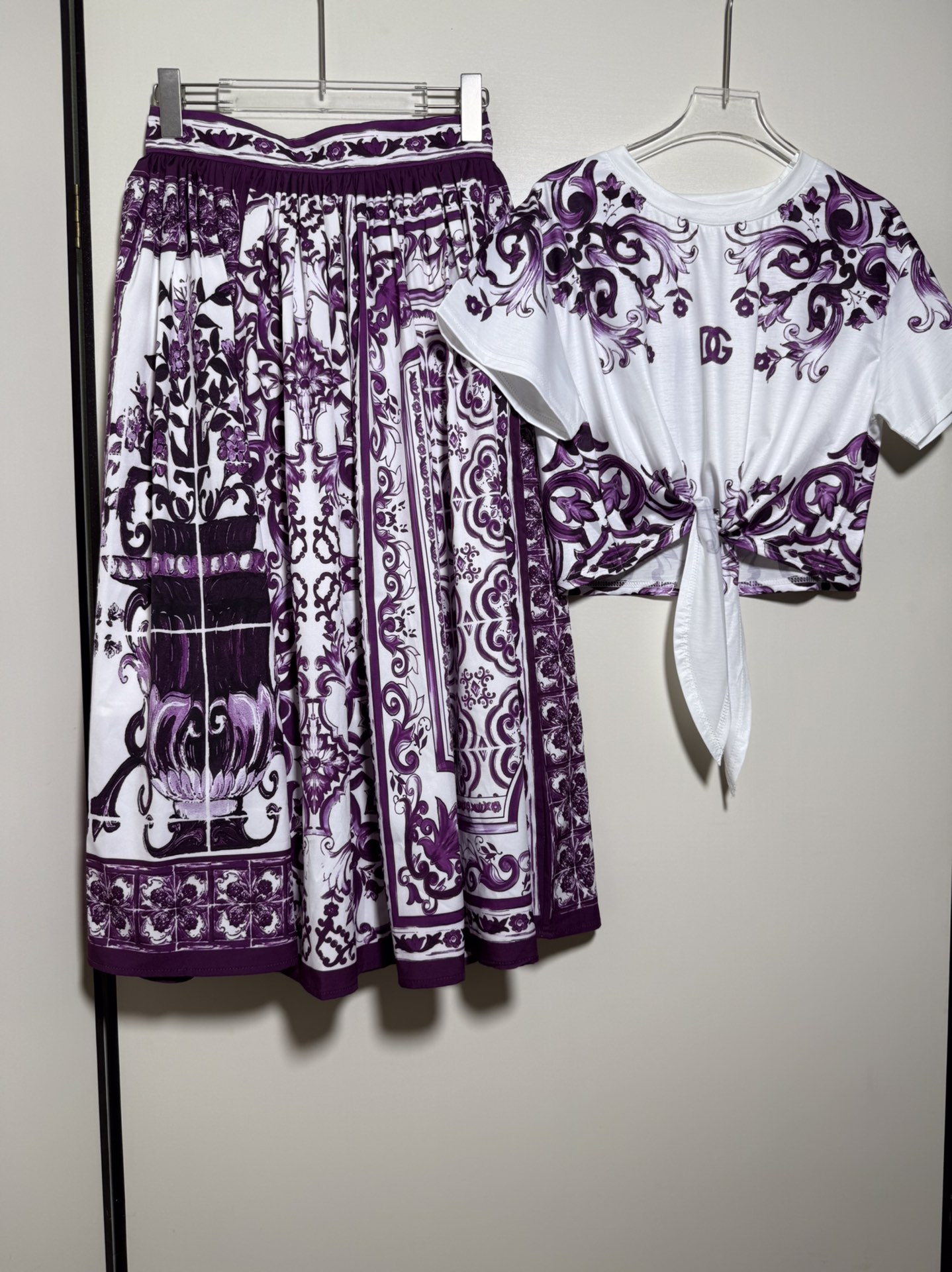 High-End Quality Women’s Clothing Set: D&G/Dougabana Package in Purple, Sizes SMLXL - 图片 2