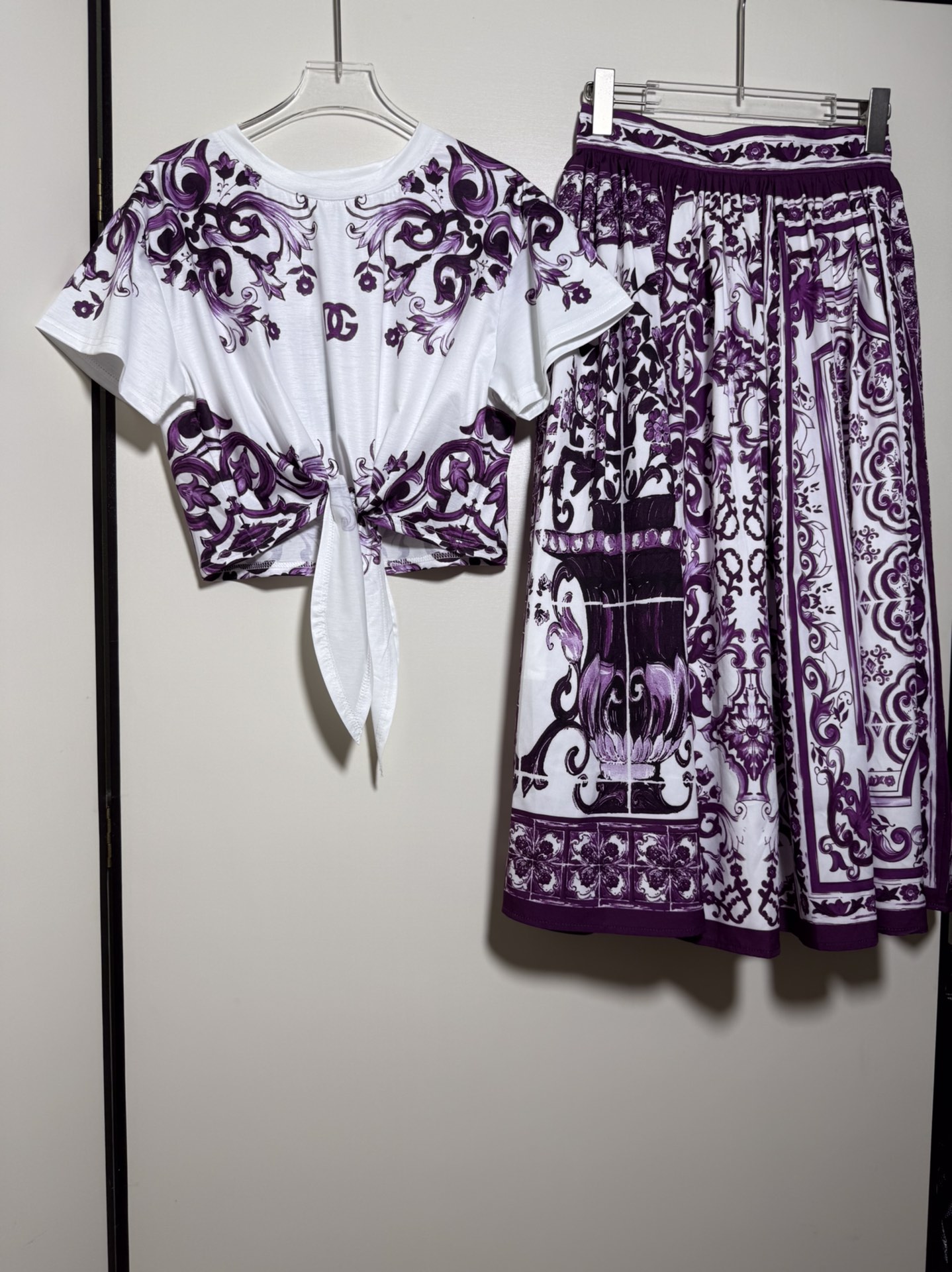 High-End Quality Women’s Clothing Set: D&G/Dougabana Package in Purple, Sizes SMLXL - 图片 1
