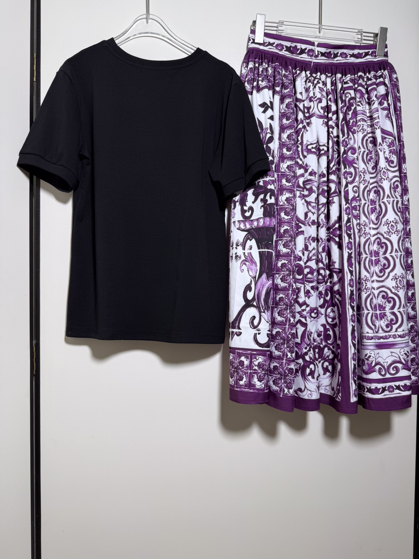 High-End Women’s Clothing Sets Featuring D&G/Dougabana Logo T-Shirt and Dress. Sizes SMLXL. - 图片 3