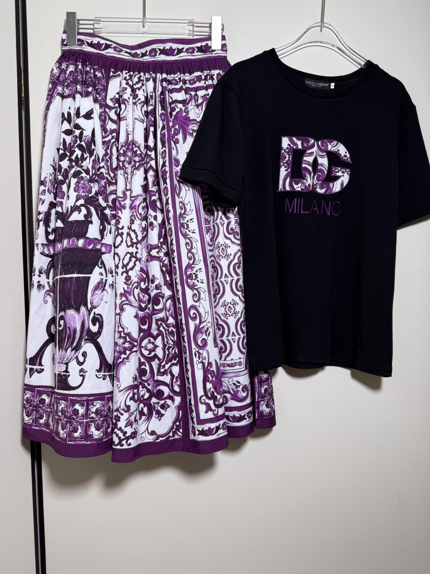 High-End Women’s Clothing Sets Featuring D&G/Dougabana Logo T-Shirt and Dress. Sizes SMLXL. - 图片 2