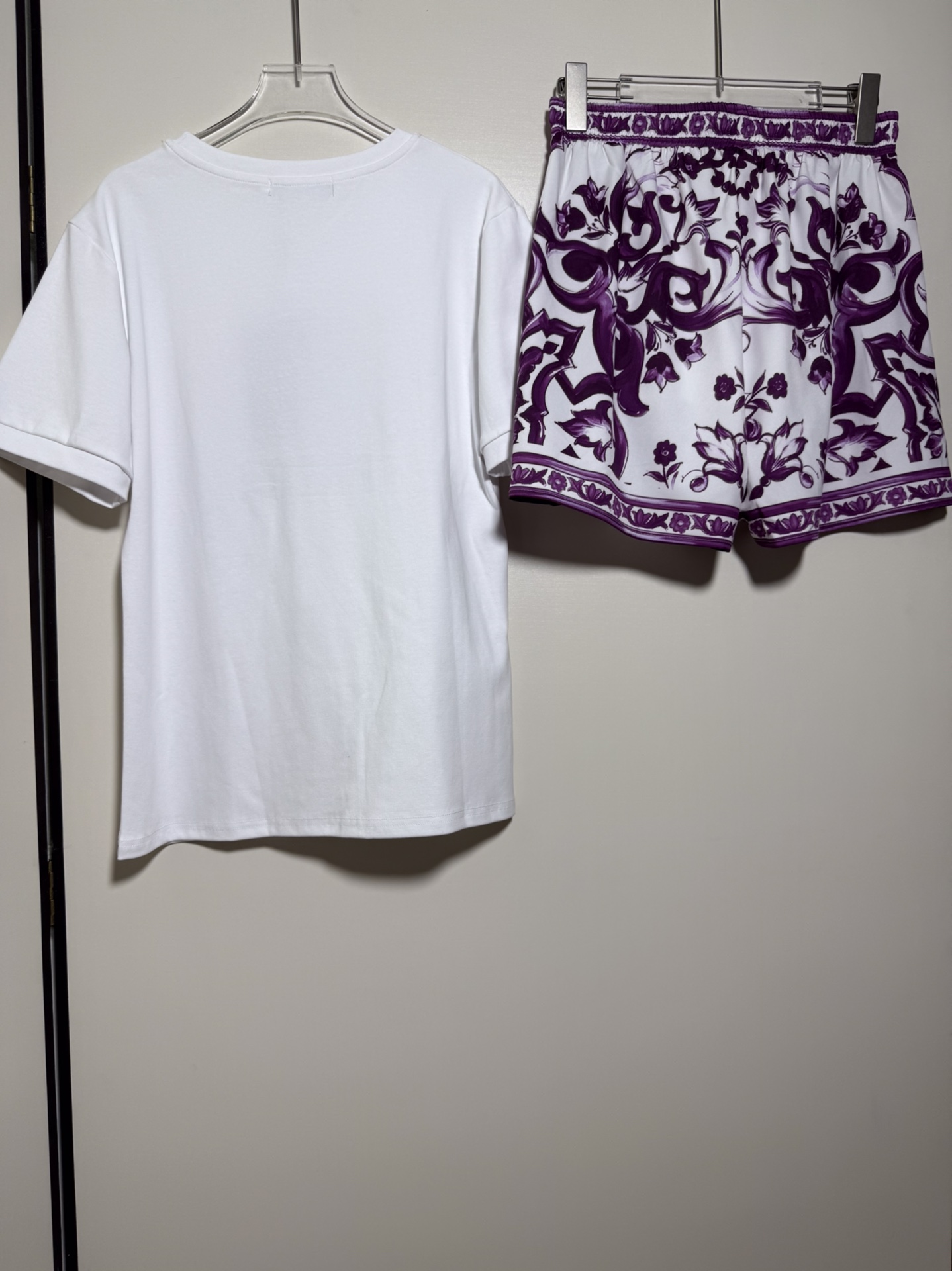High-End Women’s Clothing Sets with New Abbreviated Logo for Ms. D&G/Dougabana - 图片 3