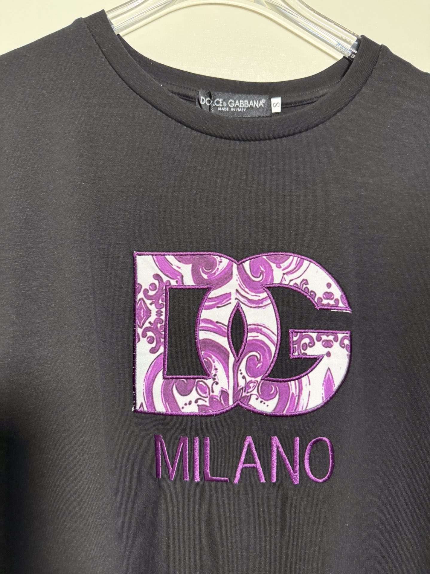 High-End Women’s Clothing Sets with Abbreviated Logo by D&G/Dougabana: T-Shirts and Pants in Various Sizes. - 图片 5