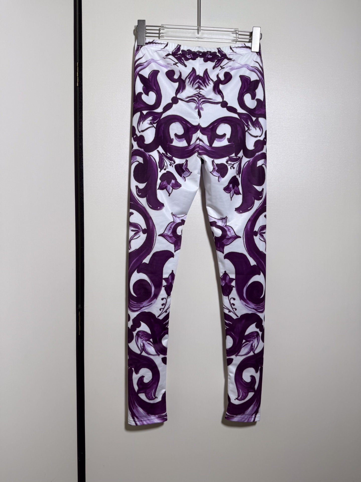 High-End Women’s Clothing Sets with Abbreviated Logo by D&G/Dougabana: T-Shirts and Pants in Various Sizes. - 图片 9