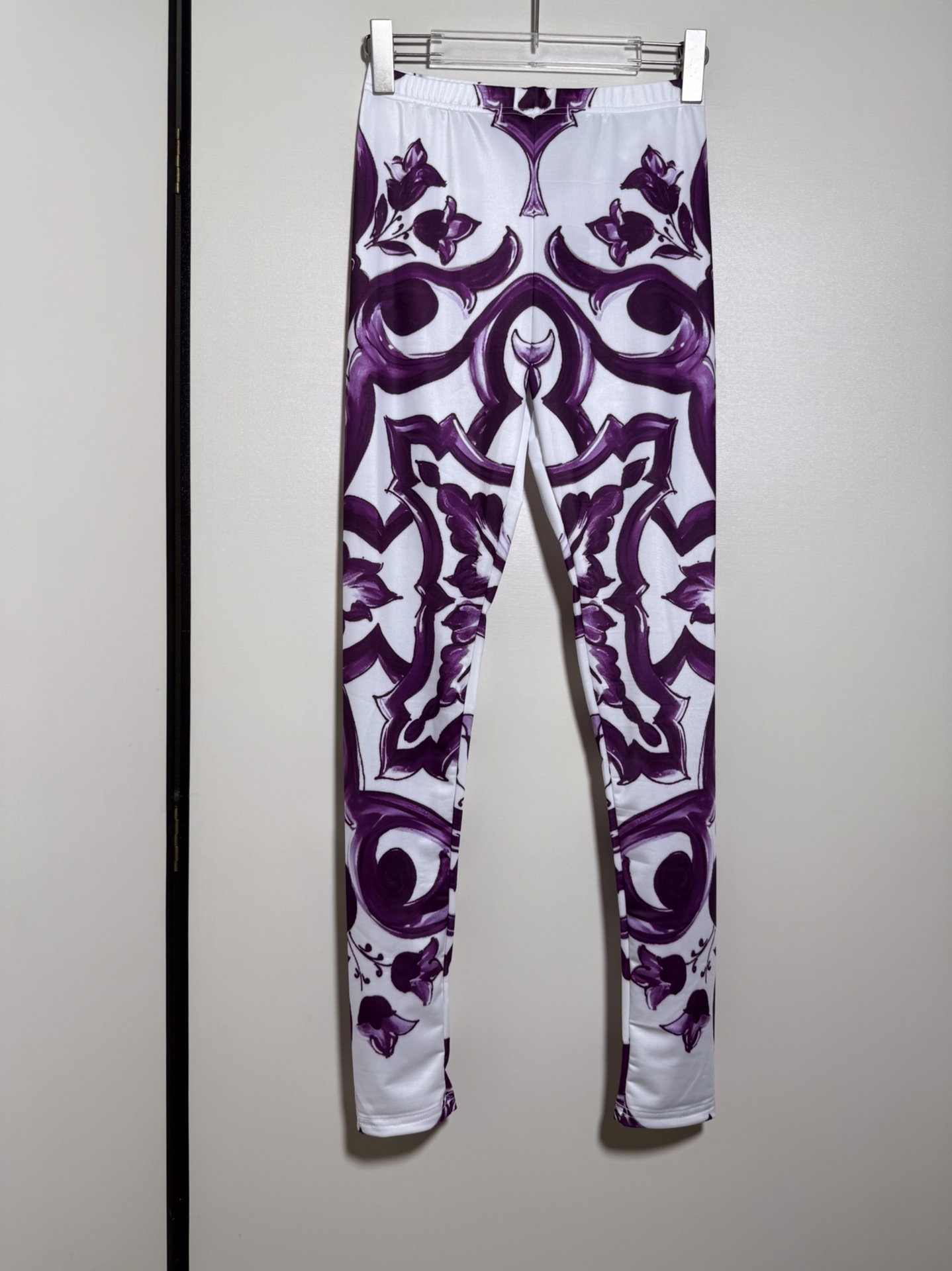 High-End Women’s Clothing Sets with Abbreviated Logo by D&G/Dougabana: T-Shirts and Pants in Various Sizes. - 图片 7
