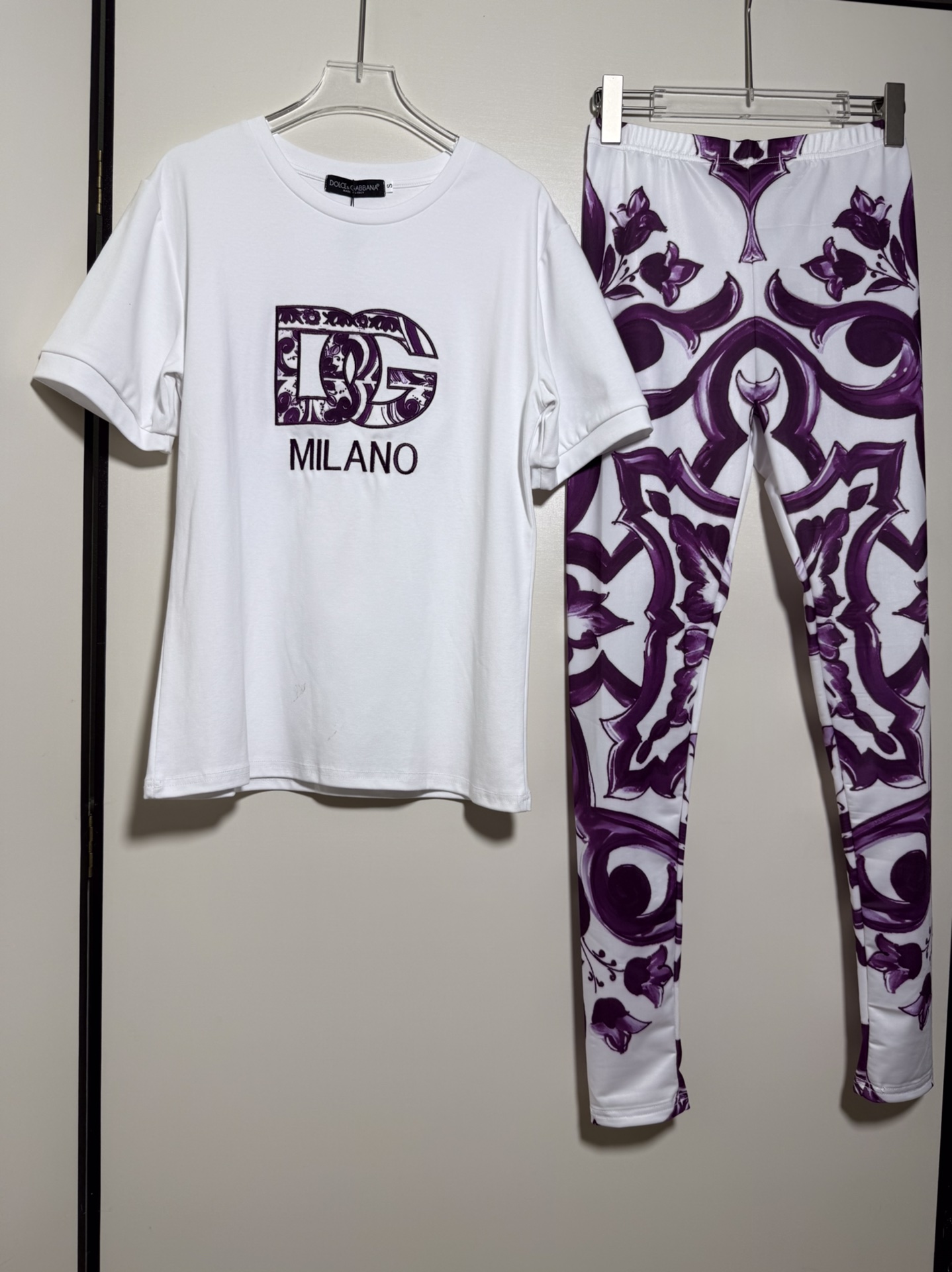 High-End Quality Women’s Clothing Sets with Abbreviated Logo by D&G/Dolce & Gabbana - 图片 1