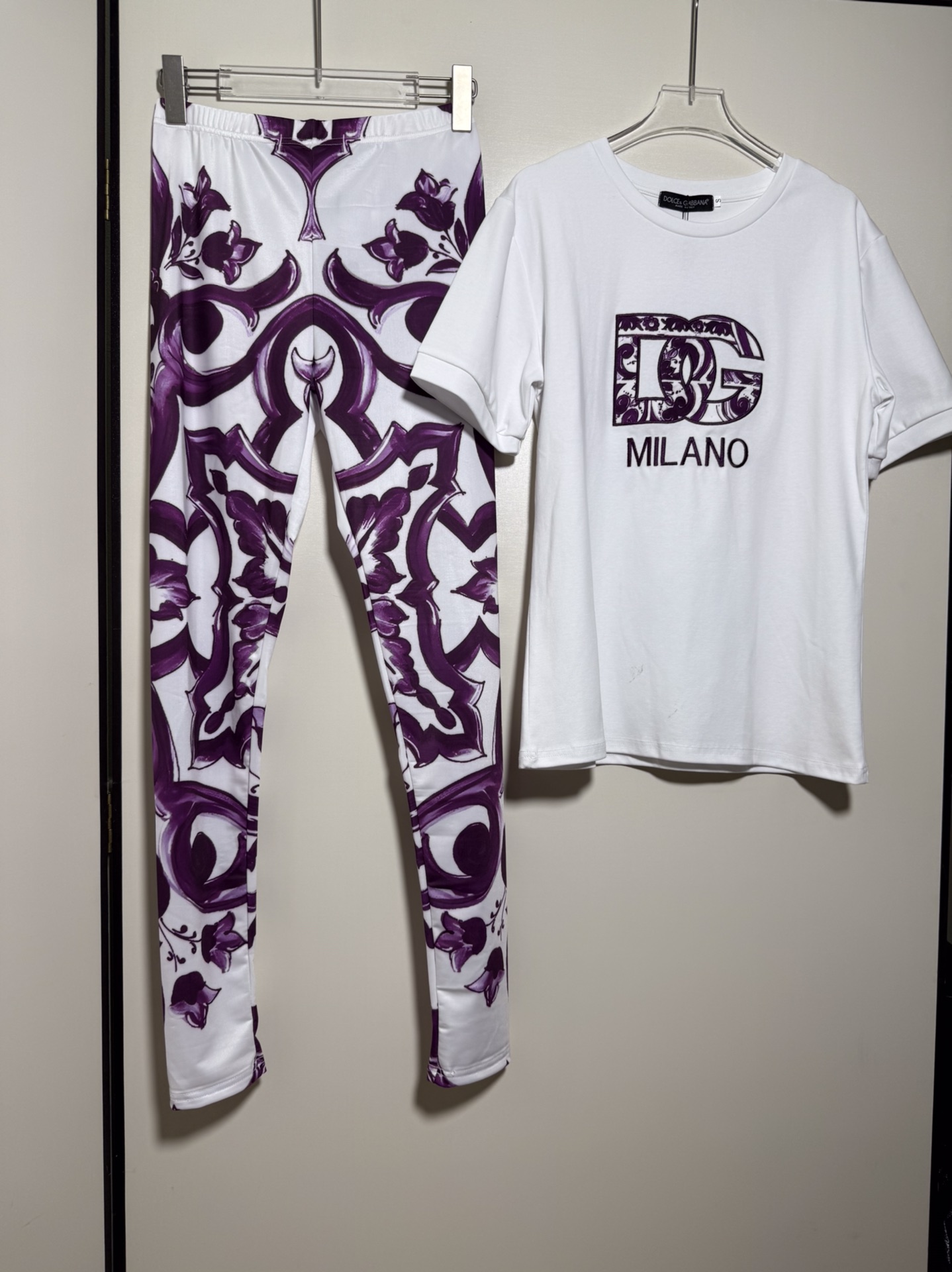 High-End Quality Women’s Clothing Sets with Abbreviated Logo by D&G/Dolce & Gabbana - 图片 2