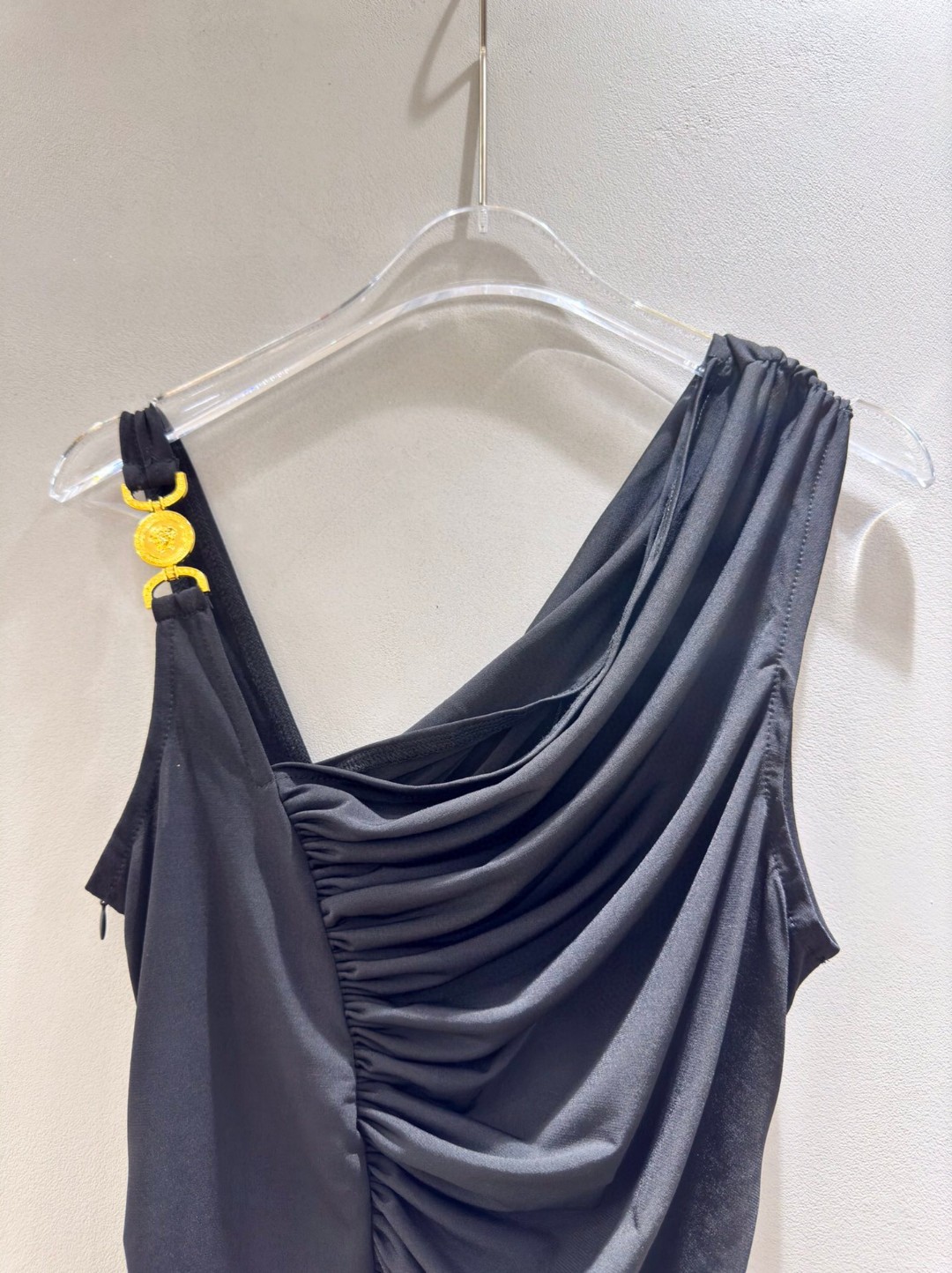 High Quality Women’s Clothes: VERSACE/Van Schul Collection Featuring Asymmetric Plunging Buttons. - 图片 3