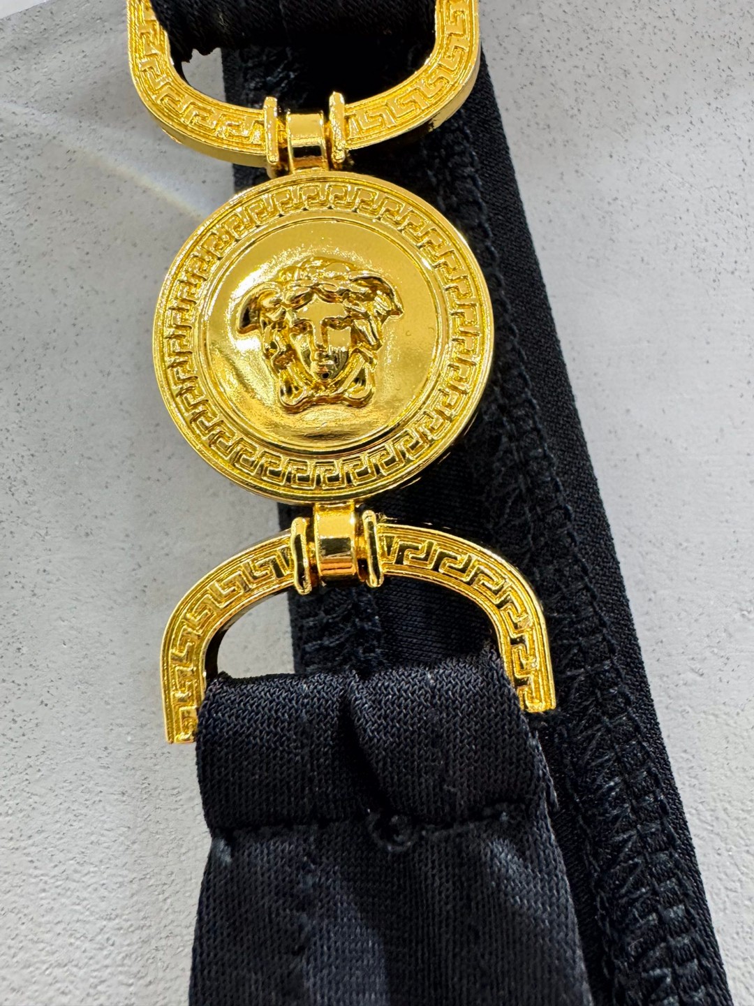 High Quality Women’s Clothes: VERSACE/Van Schul Collection Featuring Asymmetric Plunging Buttons. - 图片 7