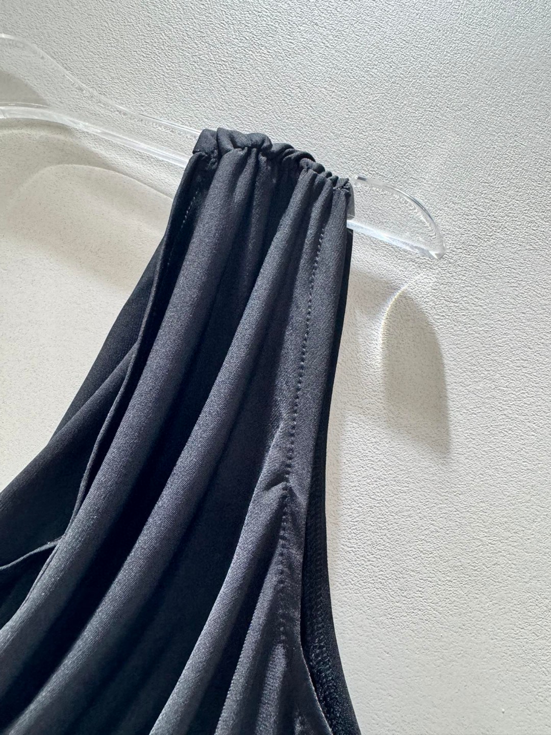 High Quality Women’s Clothes: VERSACE/Van Schul Collection Featuring Asymmetric Plunging Buttons. - 图片 6