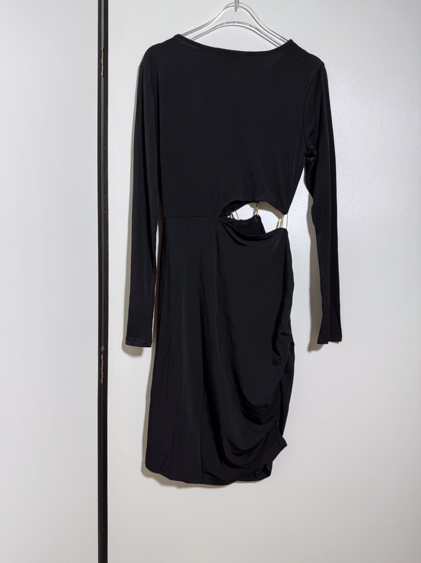 Luxury Versace/Panthélé Disco Series Women’s Black Dress with Gold-Colored Metal Pin Decoration - 图片 2