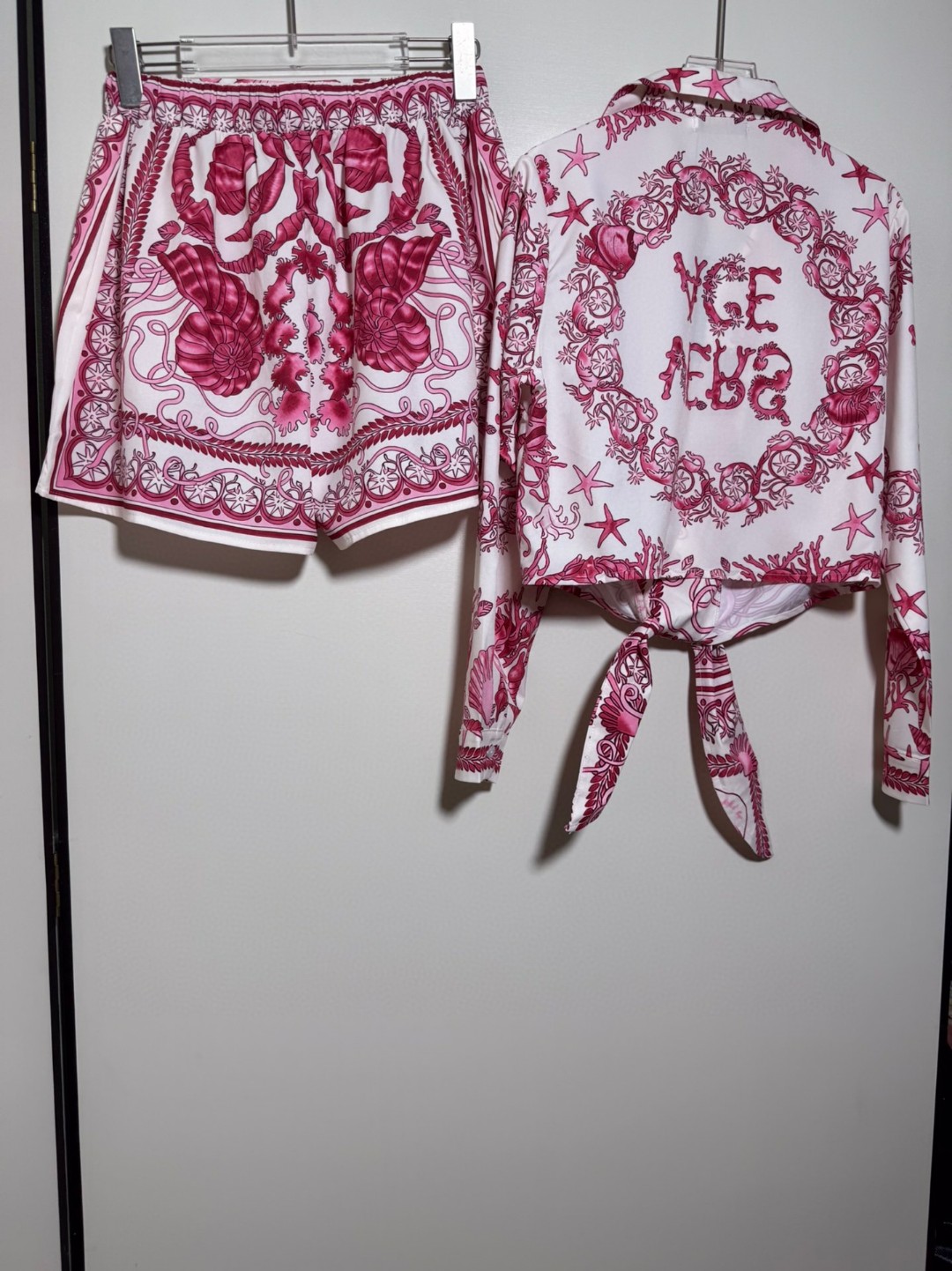 High-Quality Women’s Versace/Franch Chests Series: Sea Conch & Starfish Theme Apparel Set - 图片 4