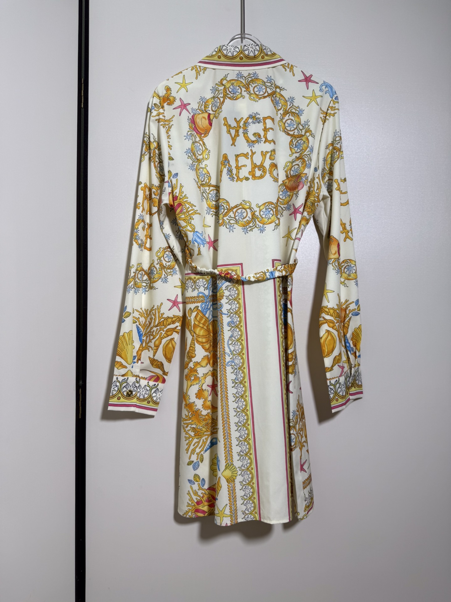 Luxury Women’s Clothing: Versace/Franch Chest Packaging, Yellow Seashells Design, Short Sleeve Shirt - 图片 2
