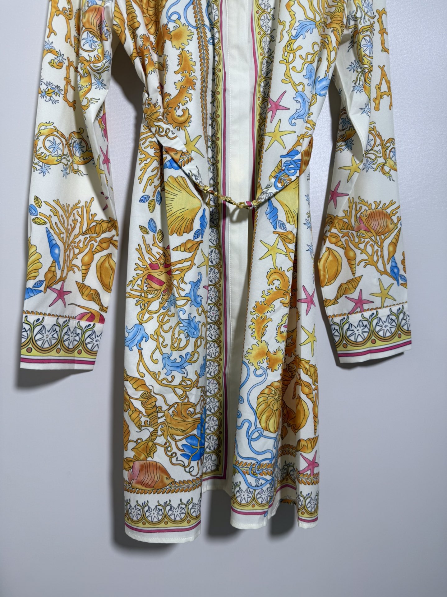 Luxury Women’s Clothing: Versace/Franch Chest Packaging, Yellow Seashells Design, Short Sleeve Shirt - 图片 4