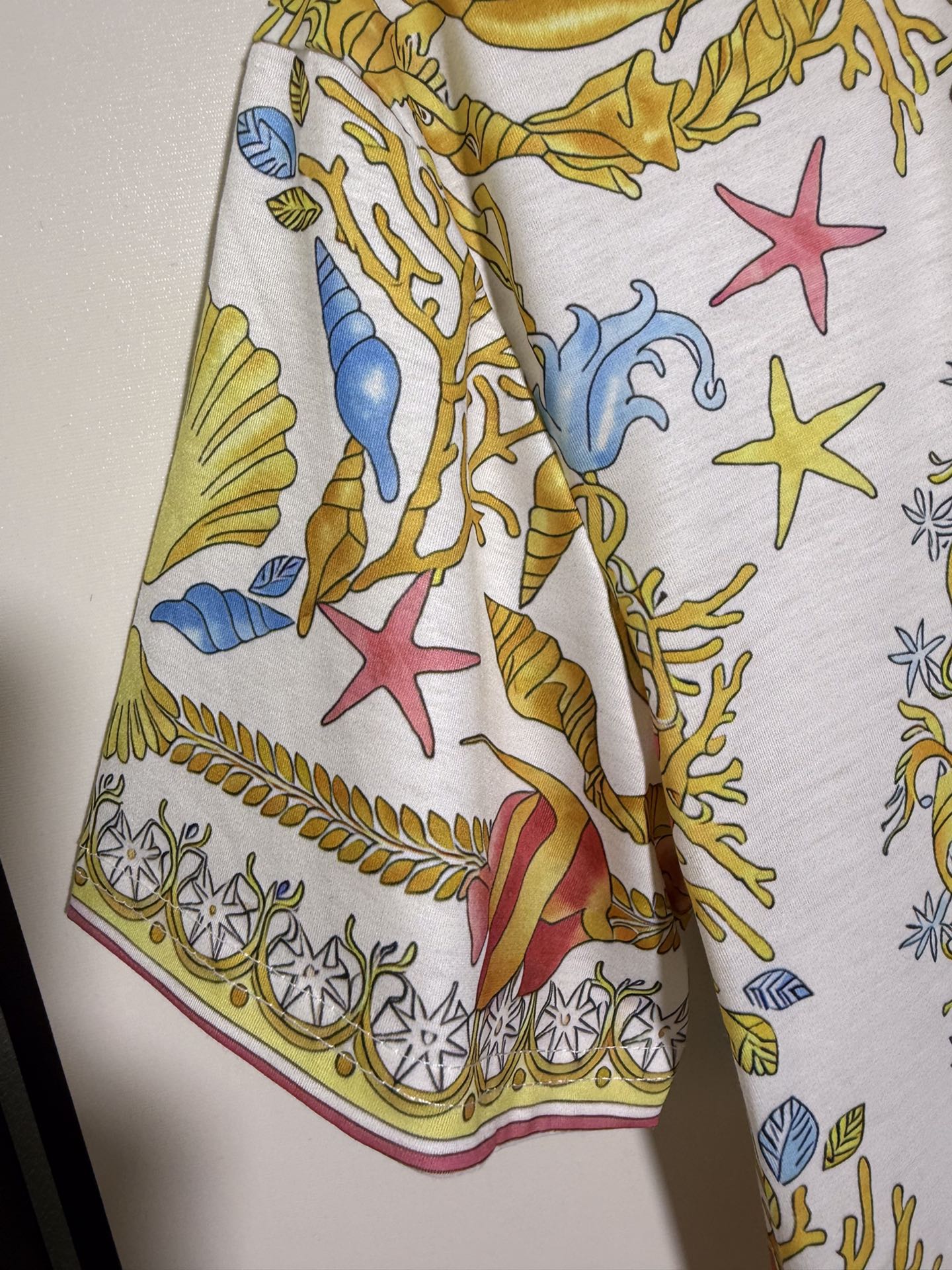 High-End Women’s Dress with Verace/Vanthorchette Packaging in Yellow Seashell Design - 图片 6