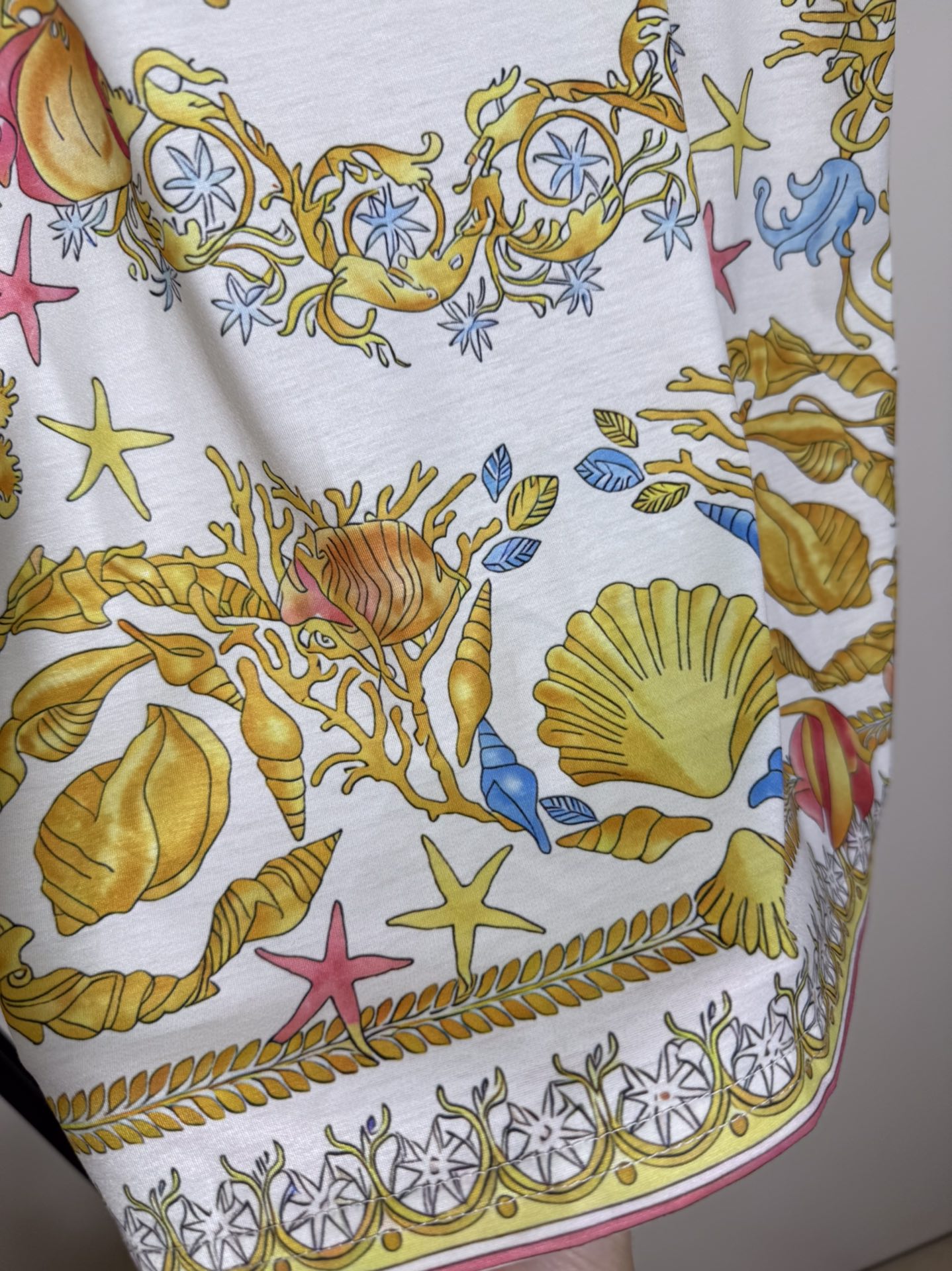 High-End Women’s Dress with Verace/Vanthorchette Packaging in Yellow Seashell Design - 图片 9