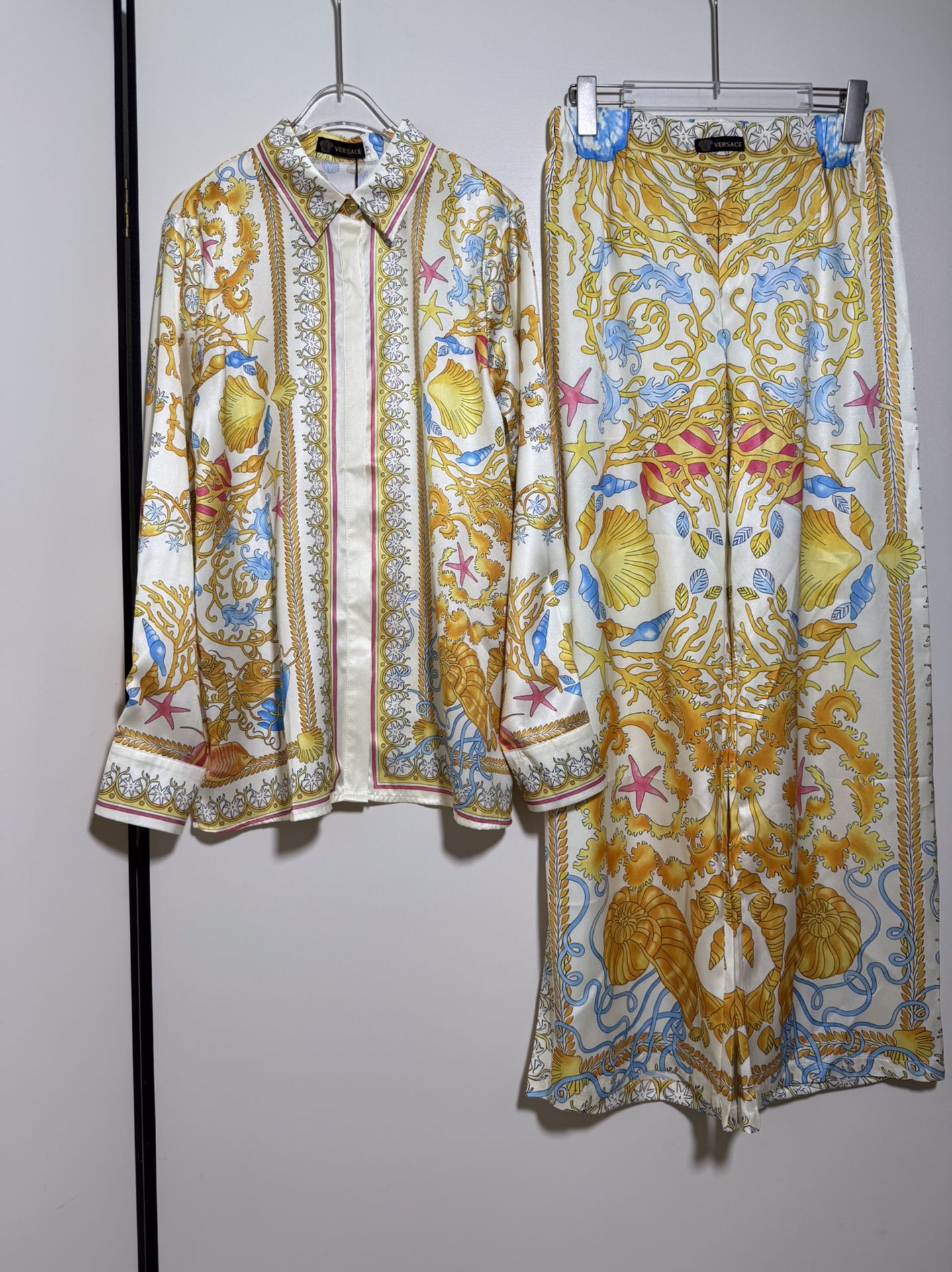 Versace/Vanthorium Women’s Outfits: High-End Quality with New Packaging in SMLXL Sizes - 图片 1