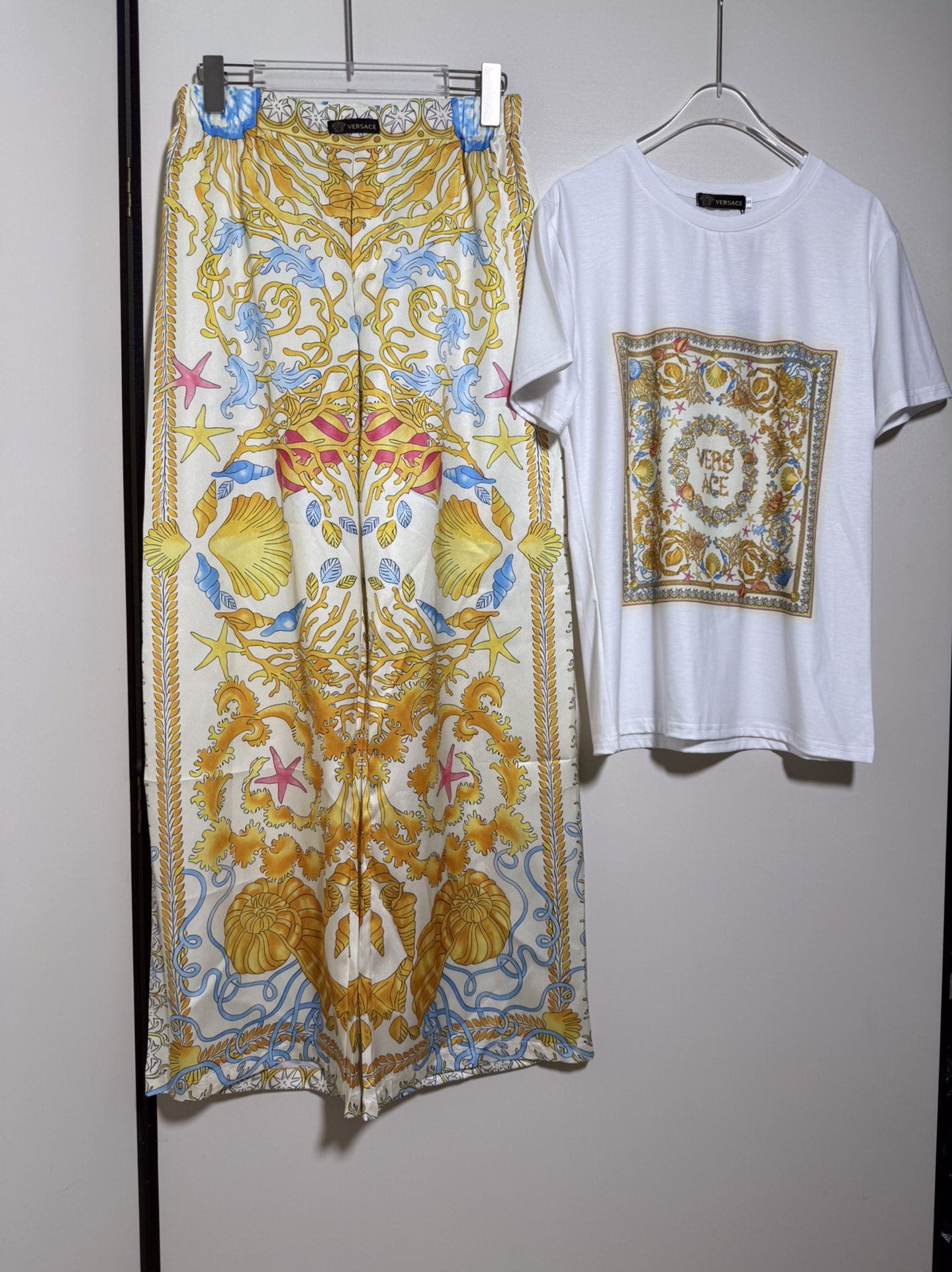 High Quality Women’s Clothes: Versace/Franch Chests, Yellow Seashell Starfish T-Shirt Sets - 图片 2