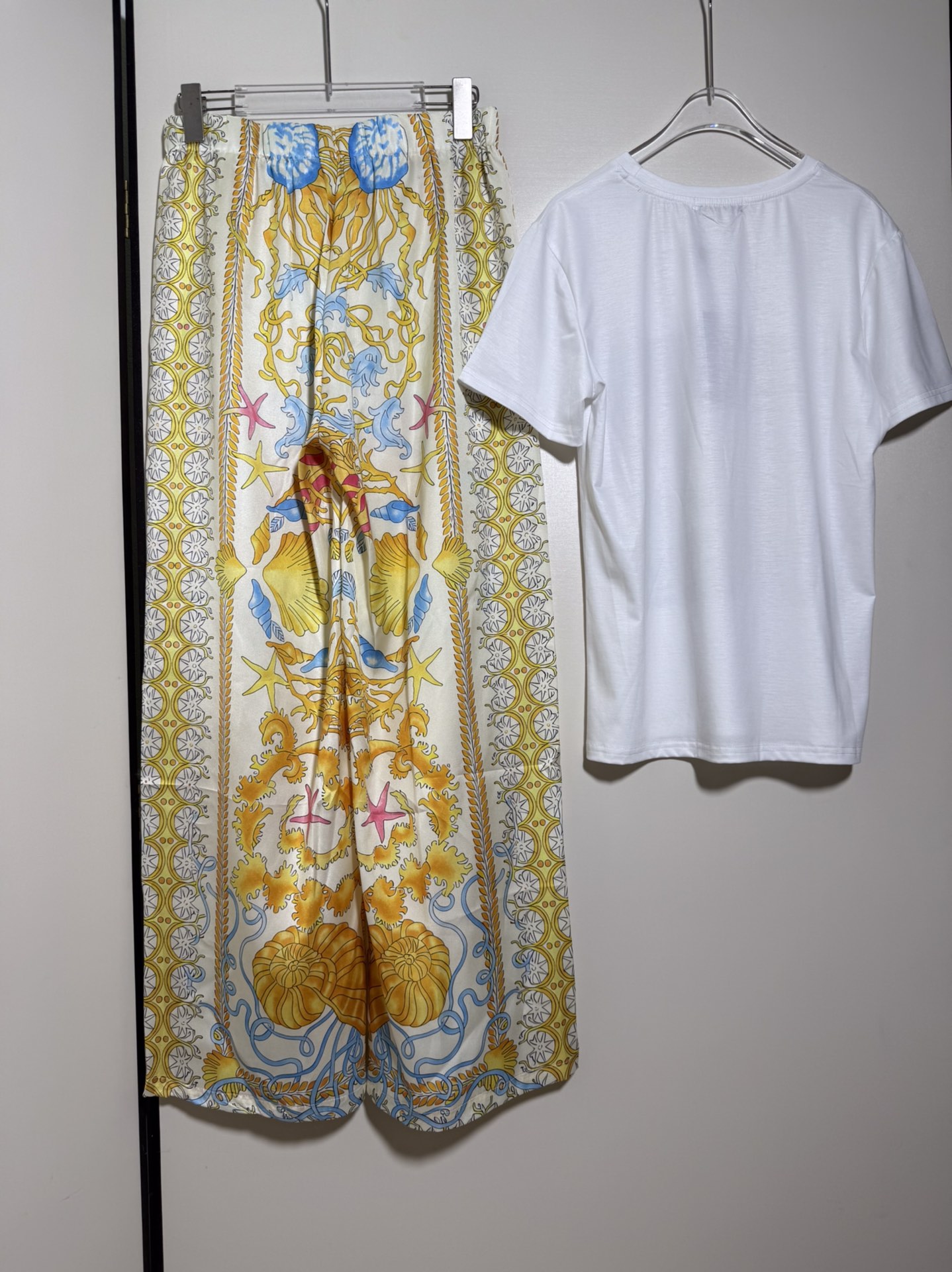 High Quality Women’s Clothes: Versace/Franch Chests, Yellow Seashell Starfish T-Shirt Sets - 图片 3