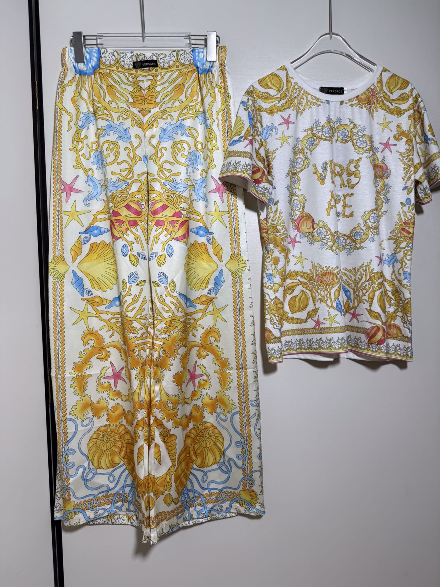 High Quality Women’s Clothes: Versace/Franch Chests, Yellow Seashell Starfish T-Shirt Sets - 图片 2