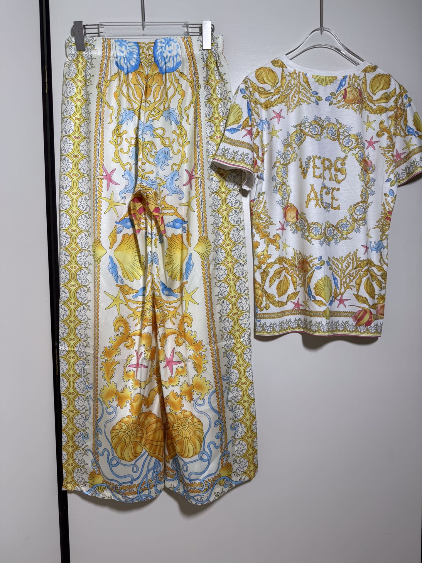 High Quality Women’s Clothes: Versace/Franch Chests, Yellow Seashell Starfish T-Shirt Sets - 图片 4