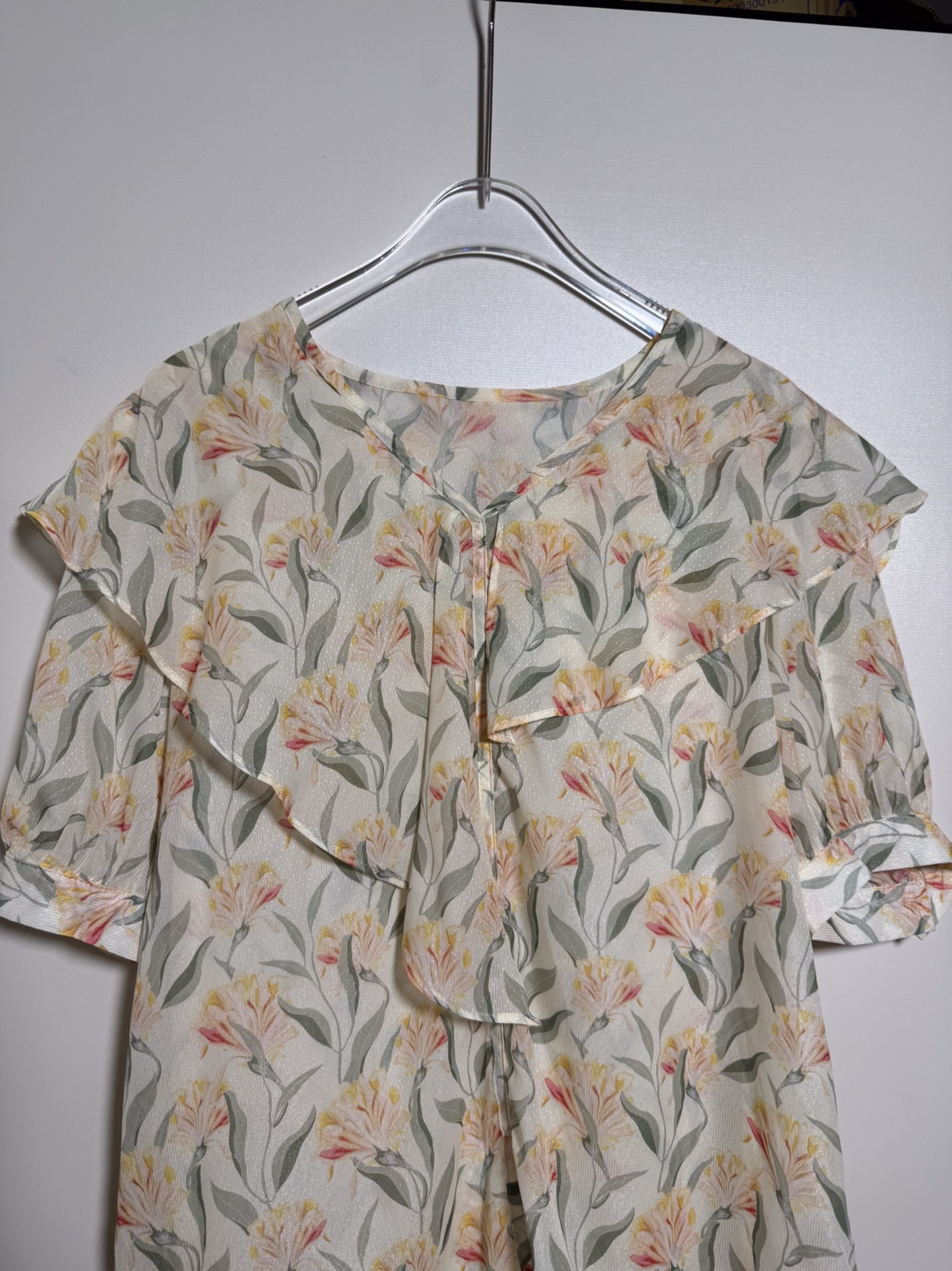 Title: High-quality Women’s Dress vs. New Zeng Zhen Collection Summary: Comparison of dress quality featuring sweet young girl Zeng Zhen. - 图片 3