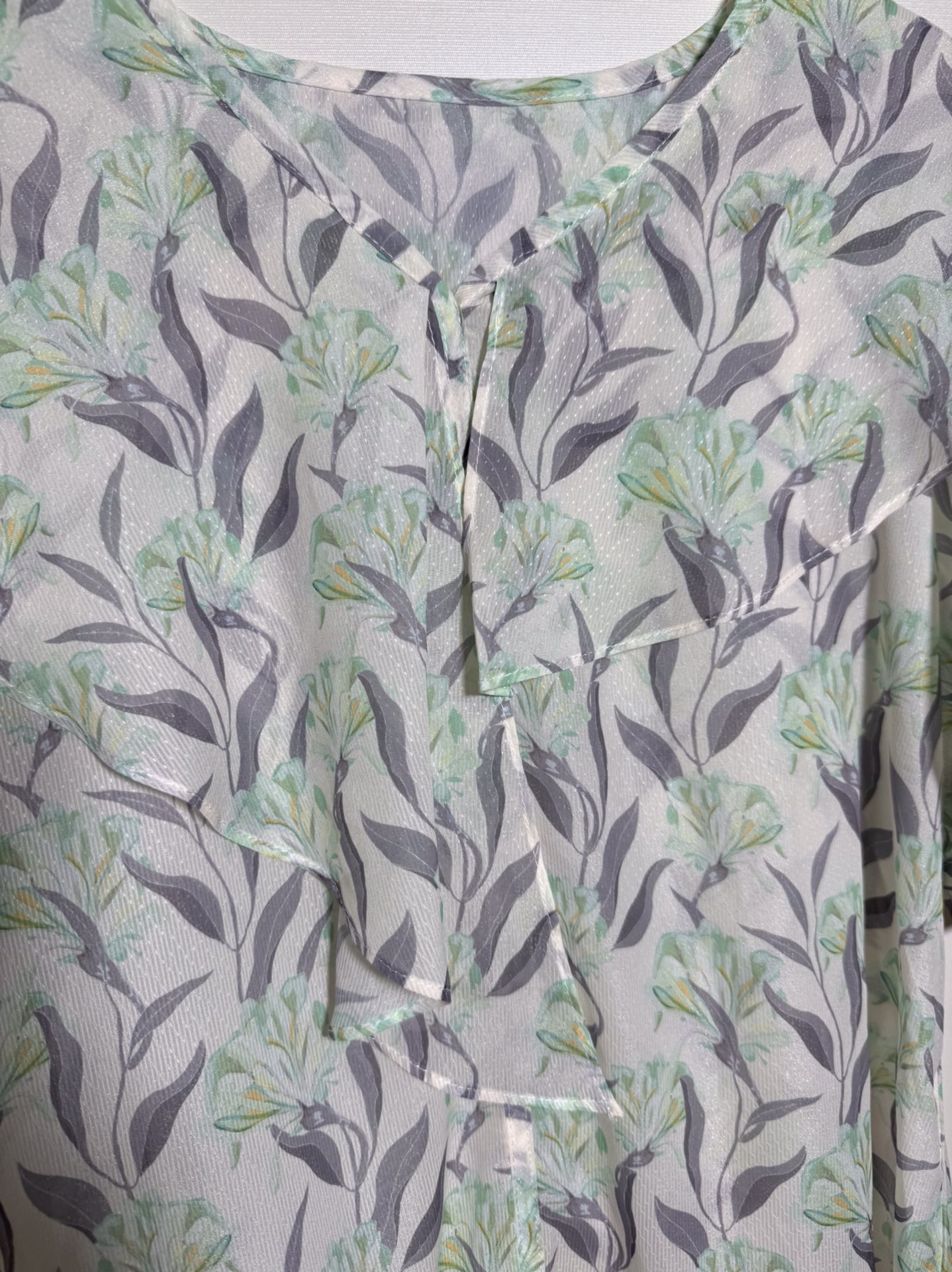 “Premium Women’s Clothing: Zeng Zeng Zhen’s Snow-Sweet Shirts Collection at p300 with V Home Packing” - 图片 5