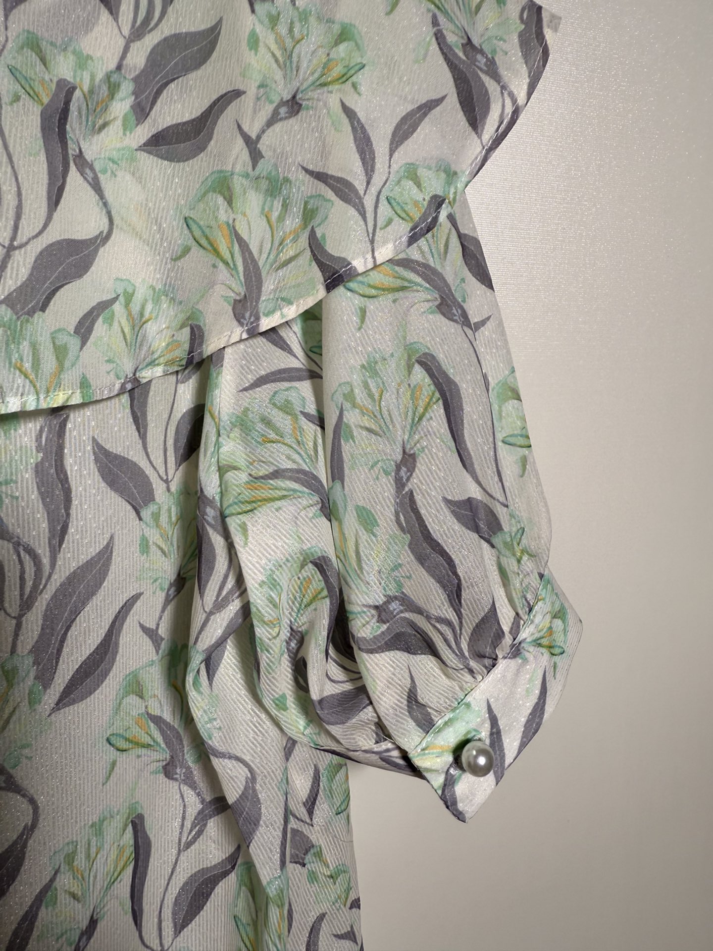 “Premium Women’s Clothing: Zeng Zeng Zhen’s Snow-Sweet Shirts Collection at p300 with V Home Packing” - 图片 7