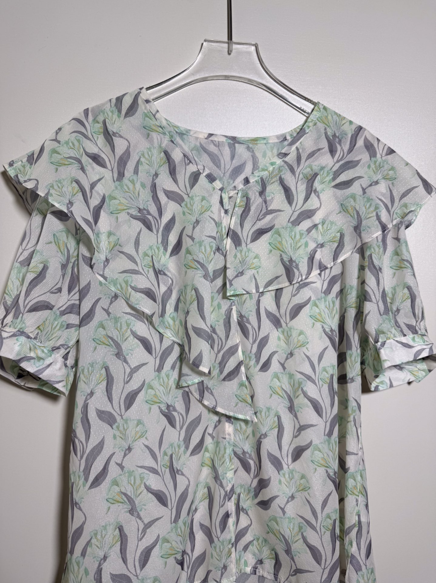 “Premium Women’s Clothing: Zeng Zeng Zhen’s Snow-Sweet Shirts Collection at p300 with V Home Packing” - 图片 3