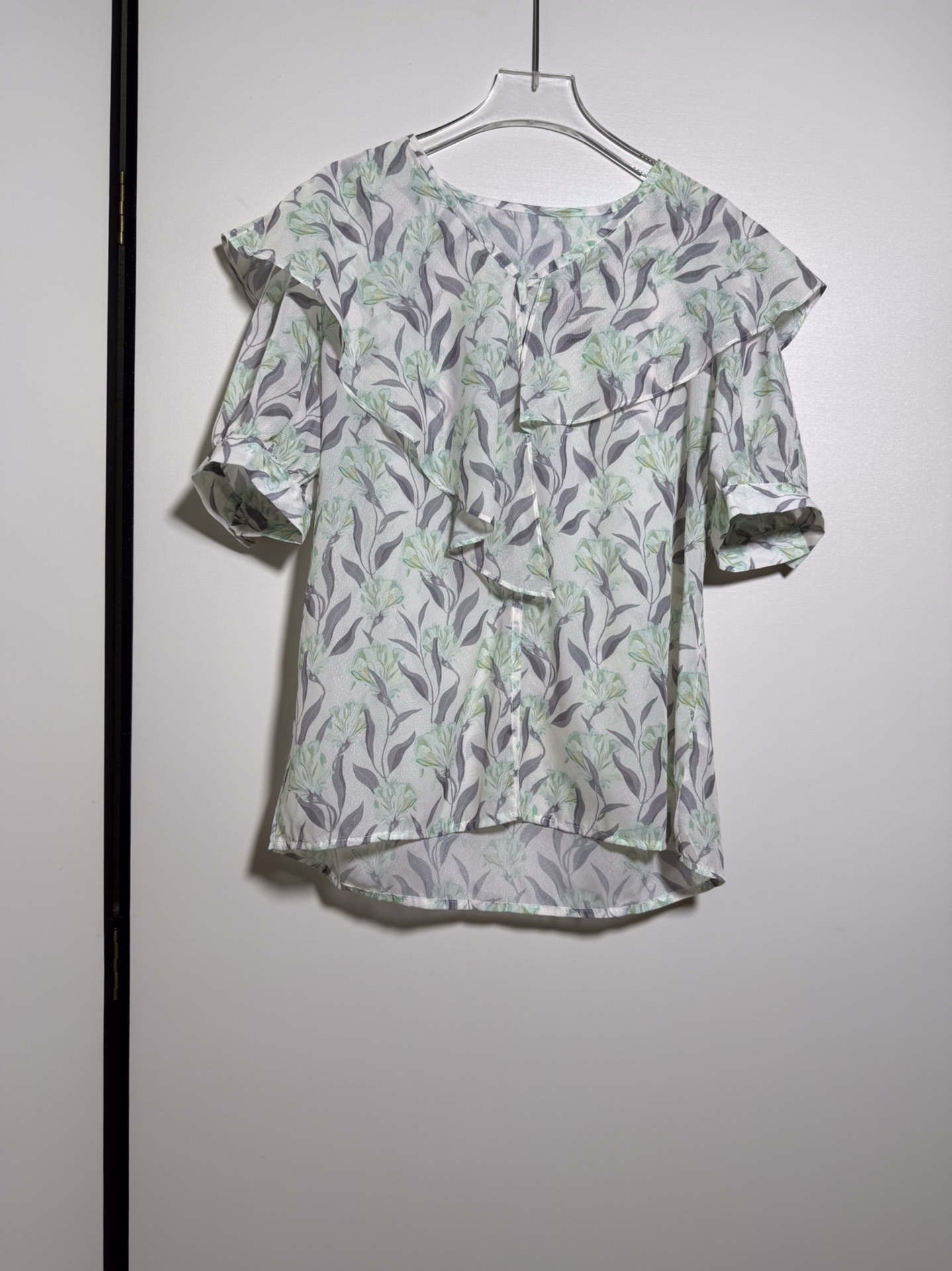 “Premium Women’s Clothing: Zeng Zeng Zhen’s Snow-Sweet Shirts Collection at p300 with V Home Packing” - 图片 1