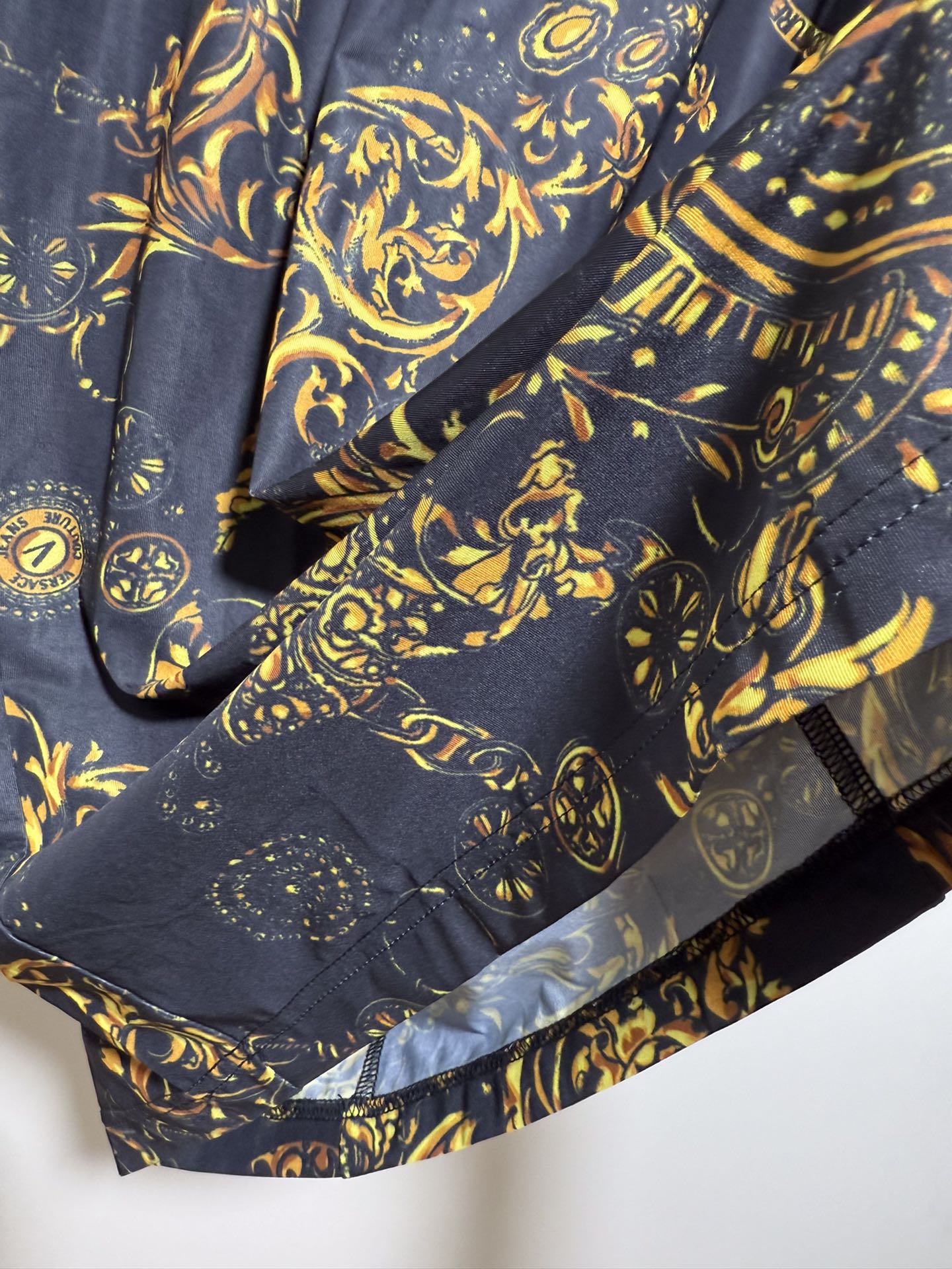 High-end Versace Black and Gold Barlock’s Pocket Designer Women’s Dress Summary - 图片 6