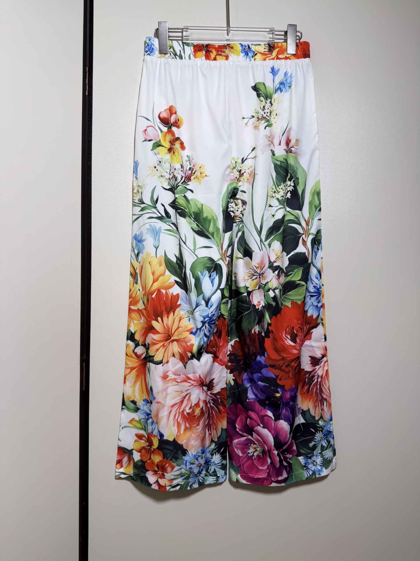 Luxury Women’s Clothing Collection: Dolce & Gabbana x Douga Bennet Sicilian Style – Vibrant, Floral, and Chic - 图片 2