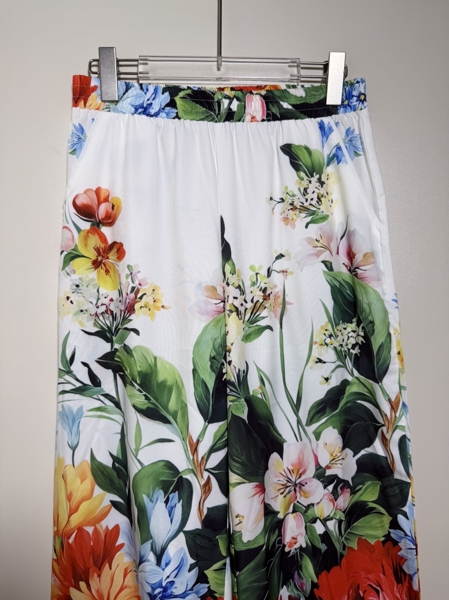 Luxury Women’s Clothing Collection: Dolce & Gabbana x Douga Bennet Sicilian Style – Vibrant, Floral, and Chic - 图片 3