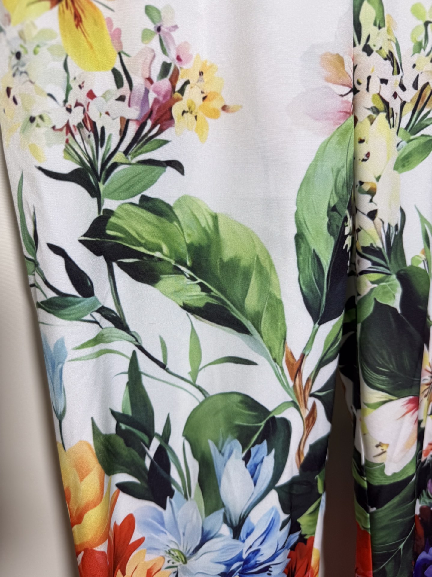 Luxury Women’s Clothing Collection: Dolce & Gabbana x Douga Bennet Sicilian Style – Vibrant, Floral, and Chic - 图片 8