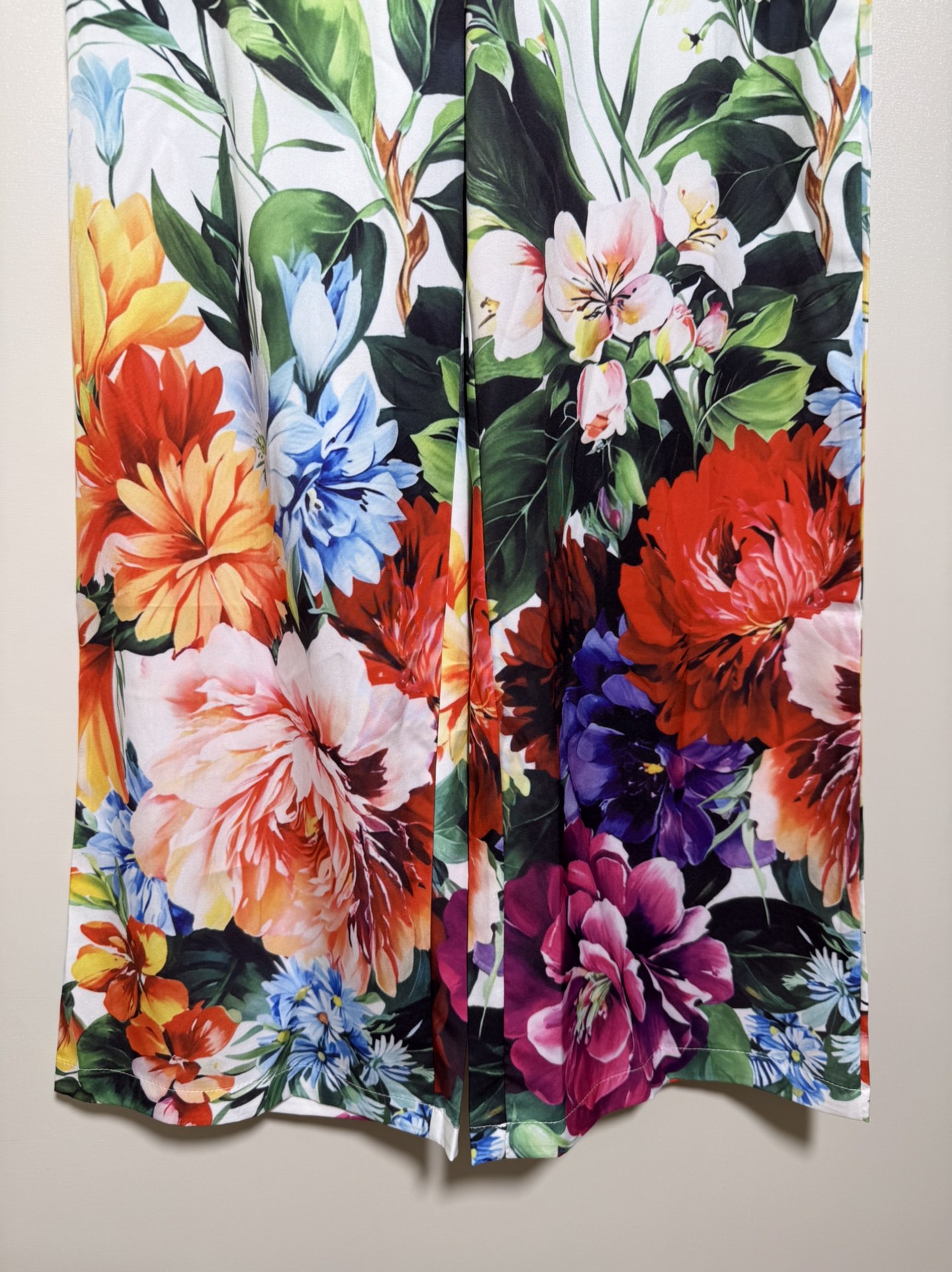 Luxury Women’s Clothing Collection: Dolce & Gabbana x Douga Bennet Sicilian Style – Vibrant, Floral, and Chic - 图片 9