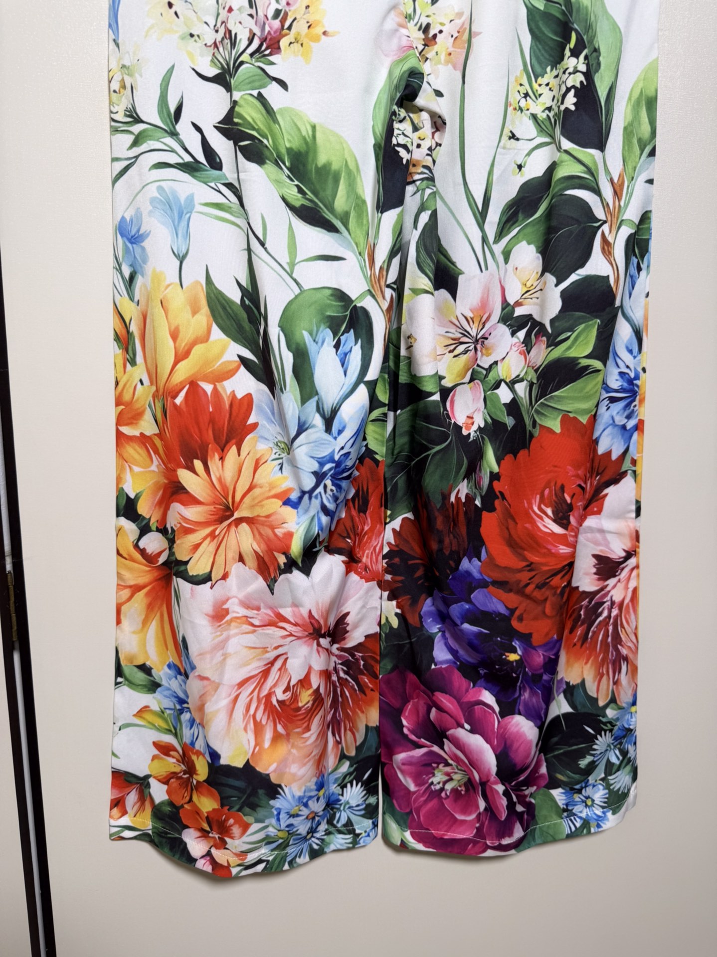 Luxury Women’s Clothing Collection: Dolce & Gabbana x Douga Bennet Sicilian Style – Vibrant, Floral, and Chic - 图片 4