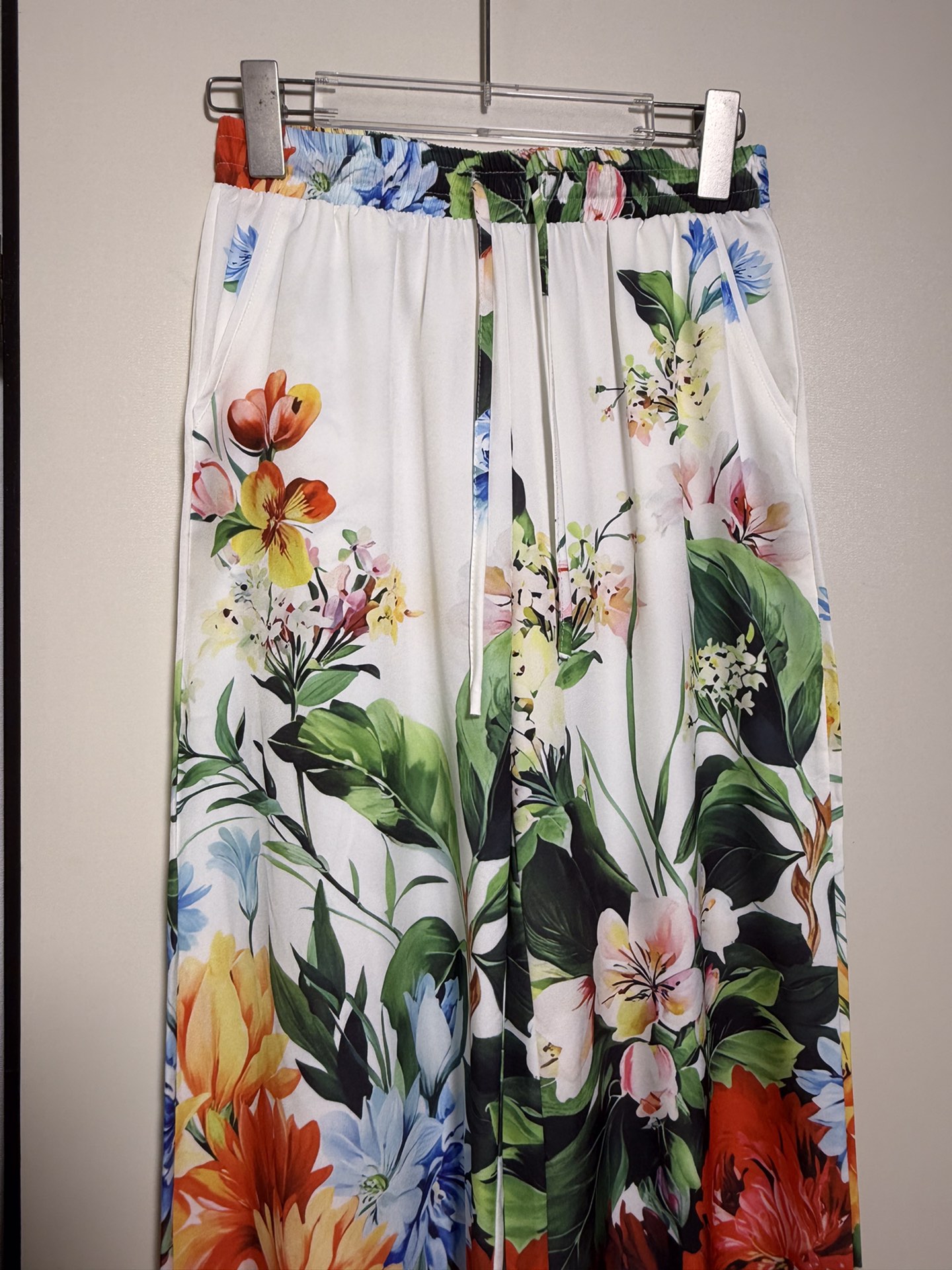 Luxury Dolce & Gabbana Women’s Clothes: Sicilian Style with Dazzling Flowers, High Quality Packaging - 图片 3