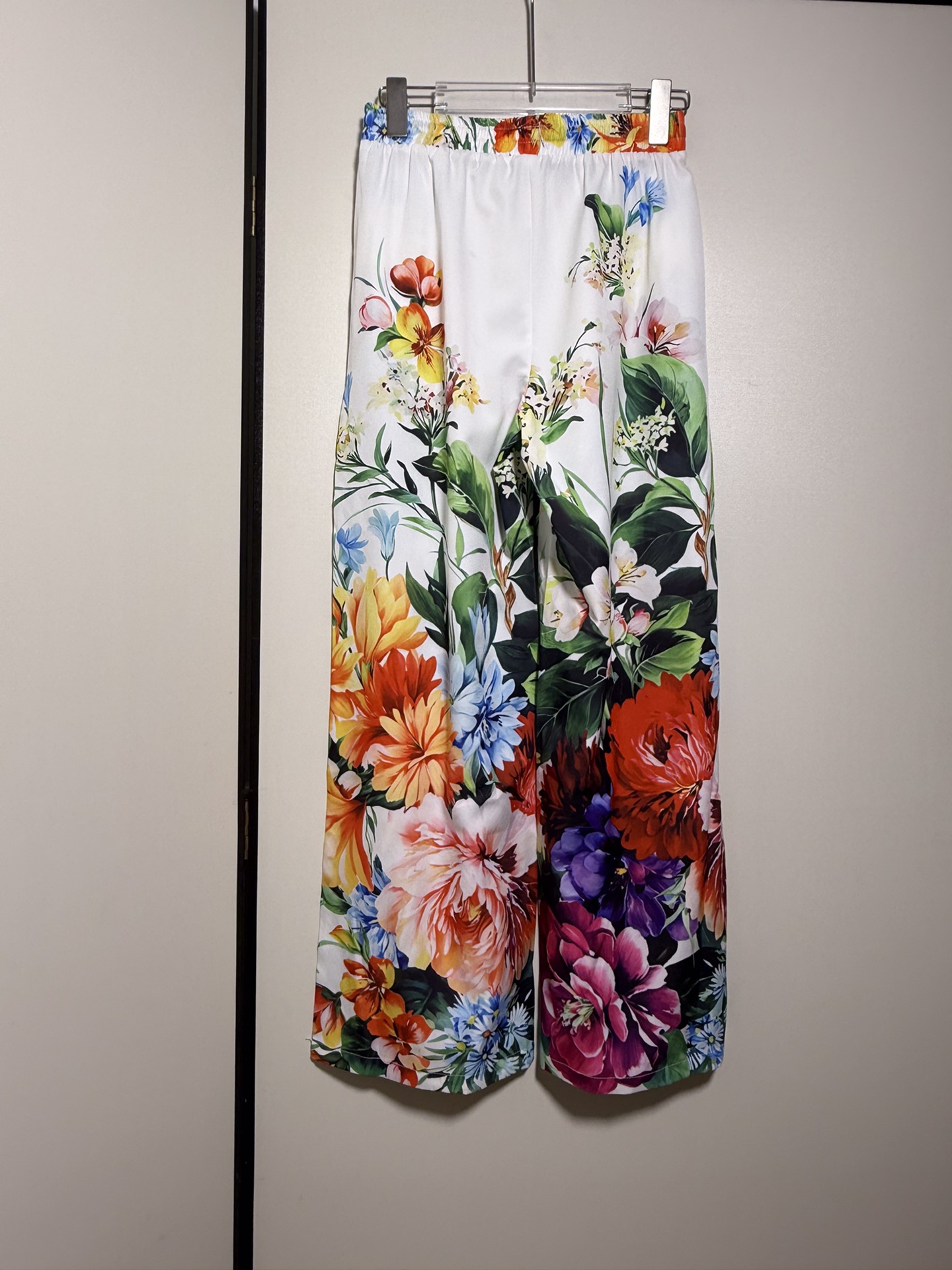 Luxury Dolce & Gabbana Women’s Clothes: Sicilian Style with Dazzling Flowers, High Quality Packaging - 图片 2