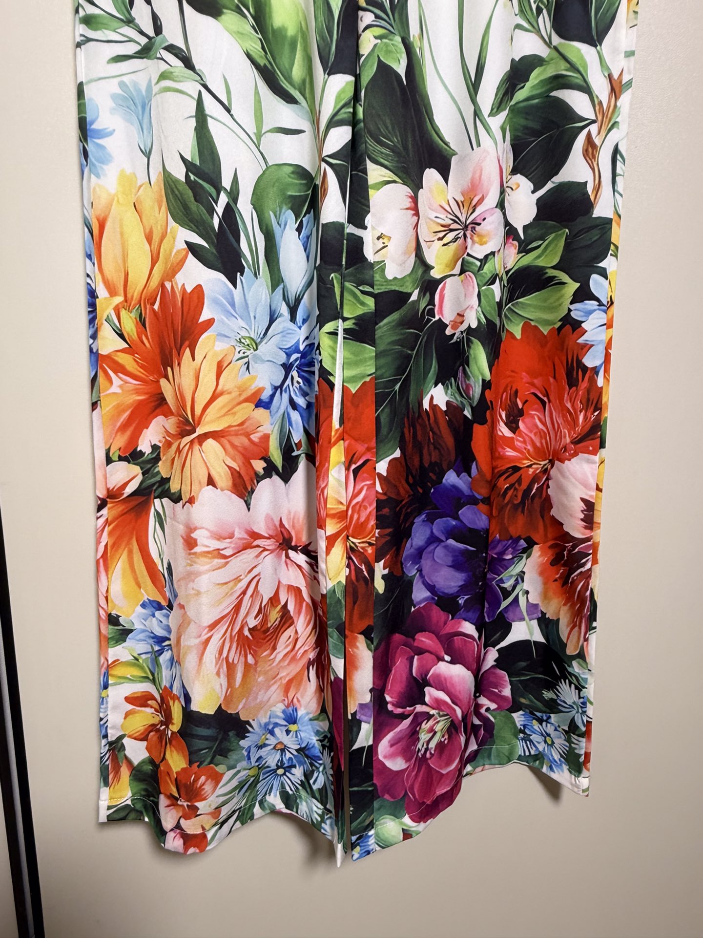 Luxury Dolce & Gabbana Women’s Clothes: Sicilian Style with Dazzling Flowers, High Quality Packaging - 图片 4