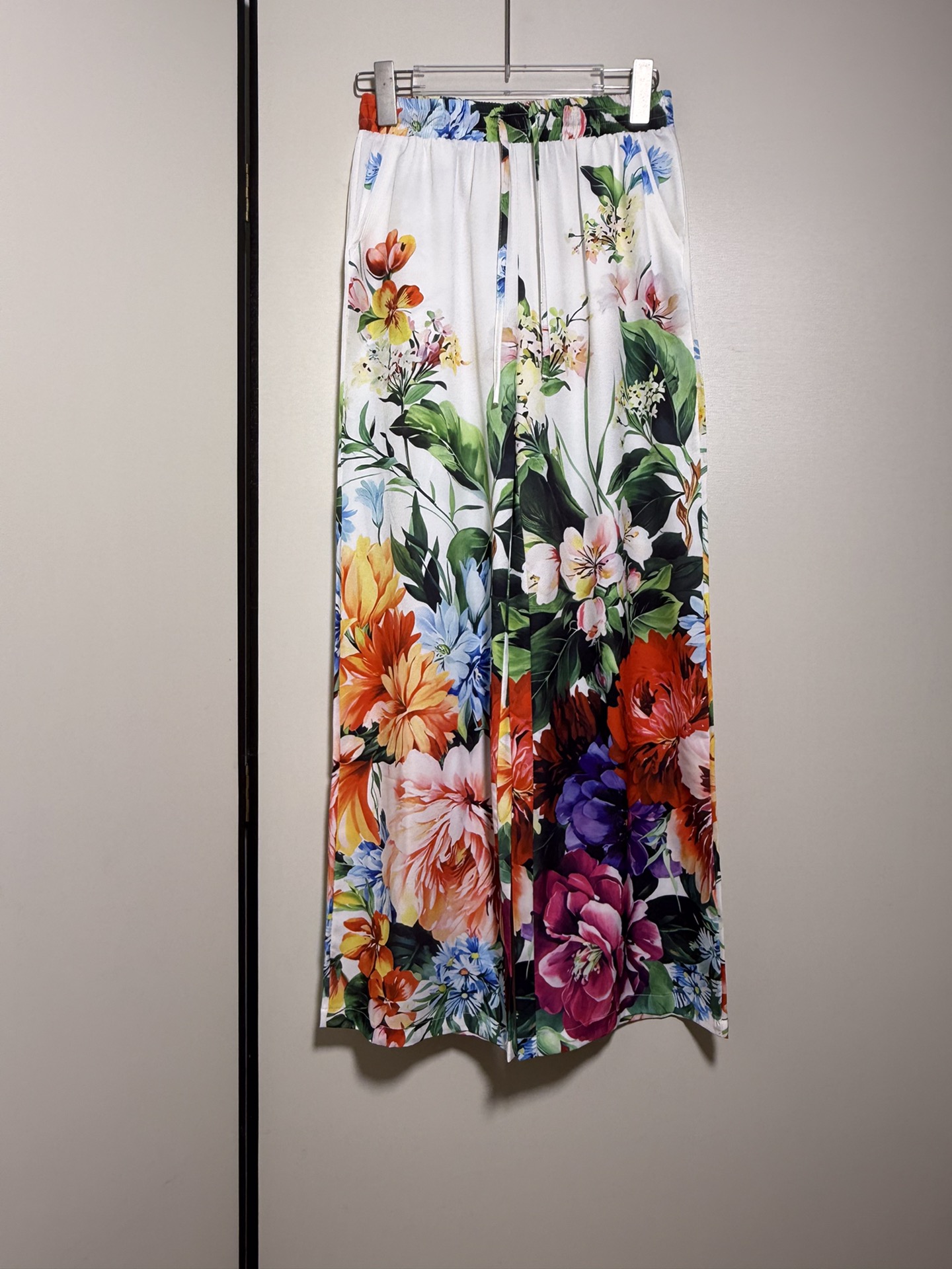 Luxury Dolce & Gabbana Women’s Clothes: Sicilian Style with Dazzling Flowers, High Quality Packaging - 图片 1