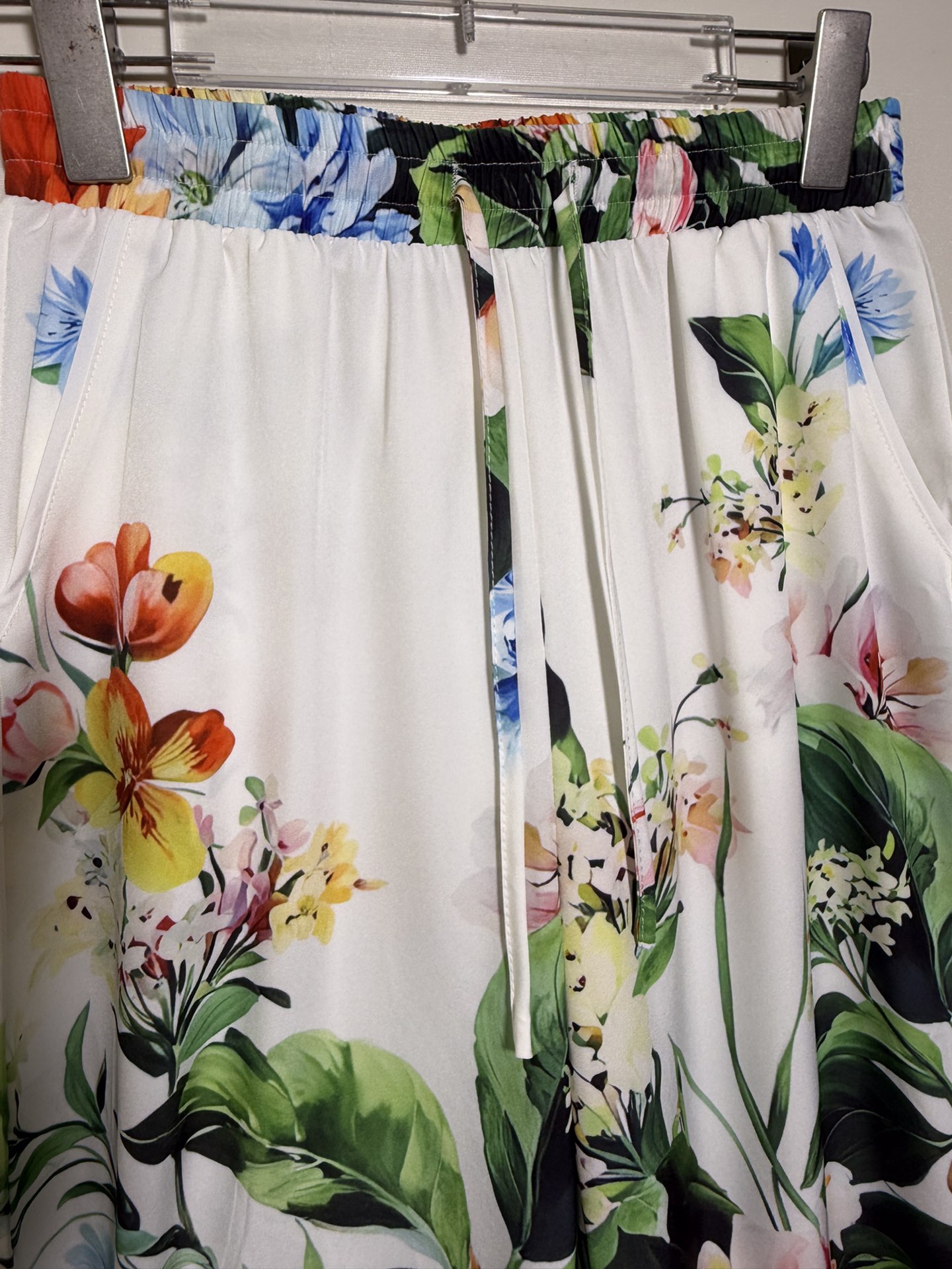 Luxury Dolce & Gabbana Women’s Clothes: Sicilian Style with Dazzling Flowers, High Quality Packaging - 图片 5